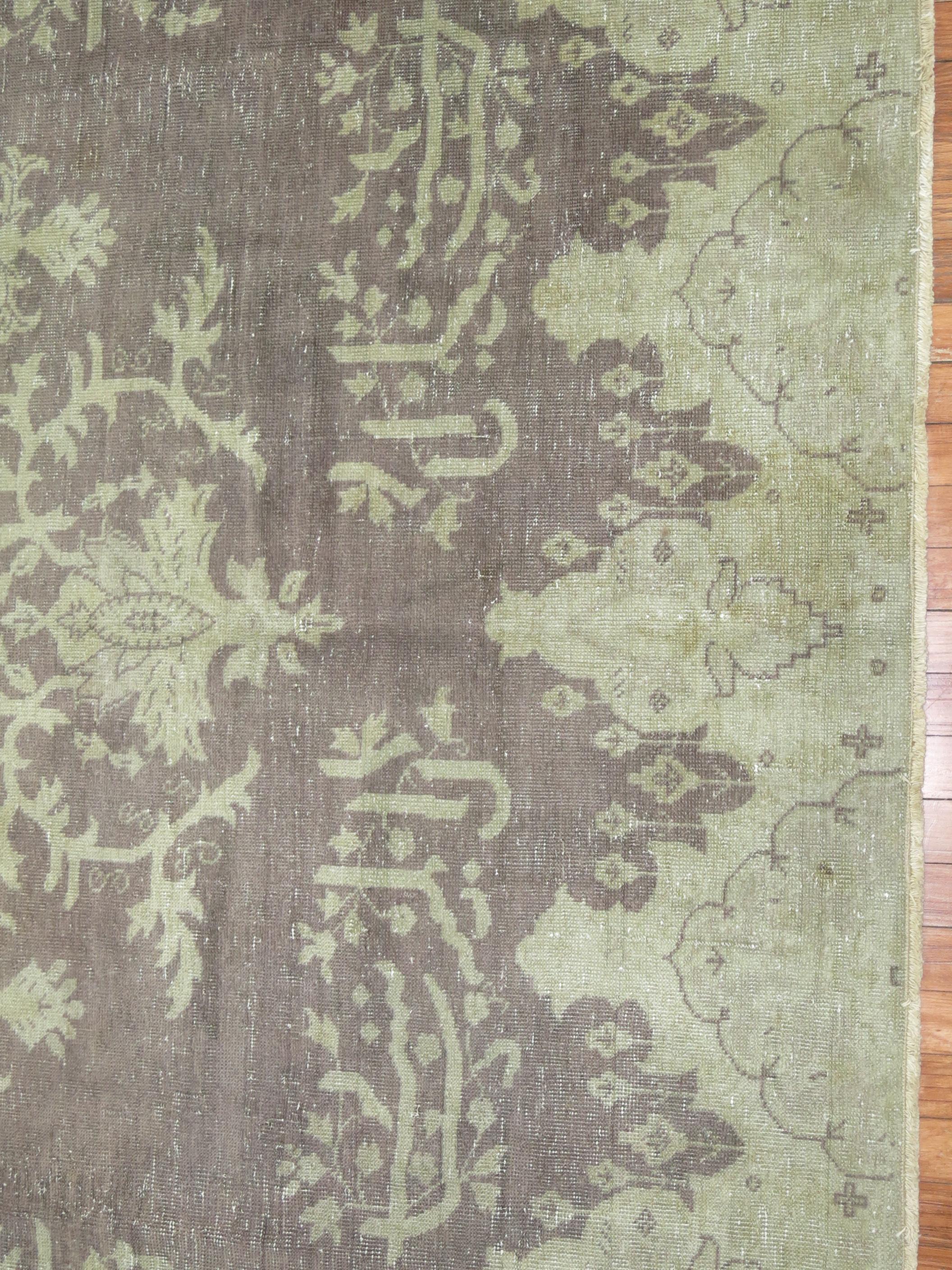 Antiker Oushak-Teppich im Shabby-Stil, grau im Angebot 4