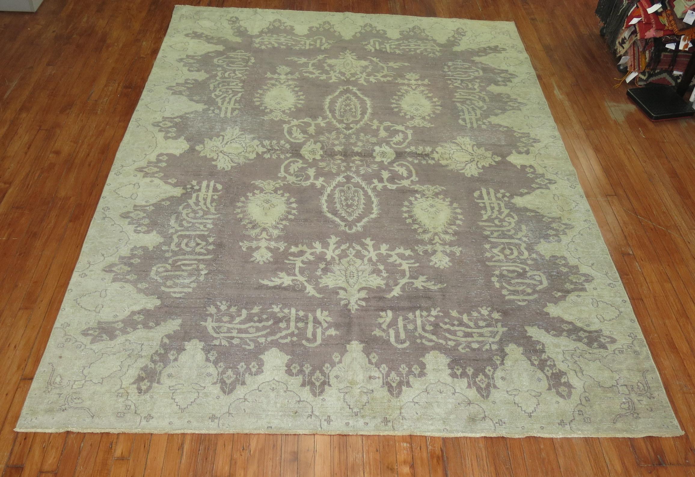 Antiker Oushak-Teppich im Shabby-Stil, grau im Zustand „Gut“ im Angebot in New York, NY
