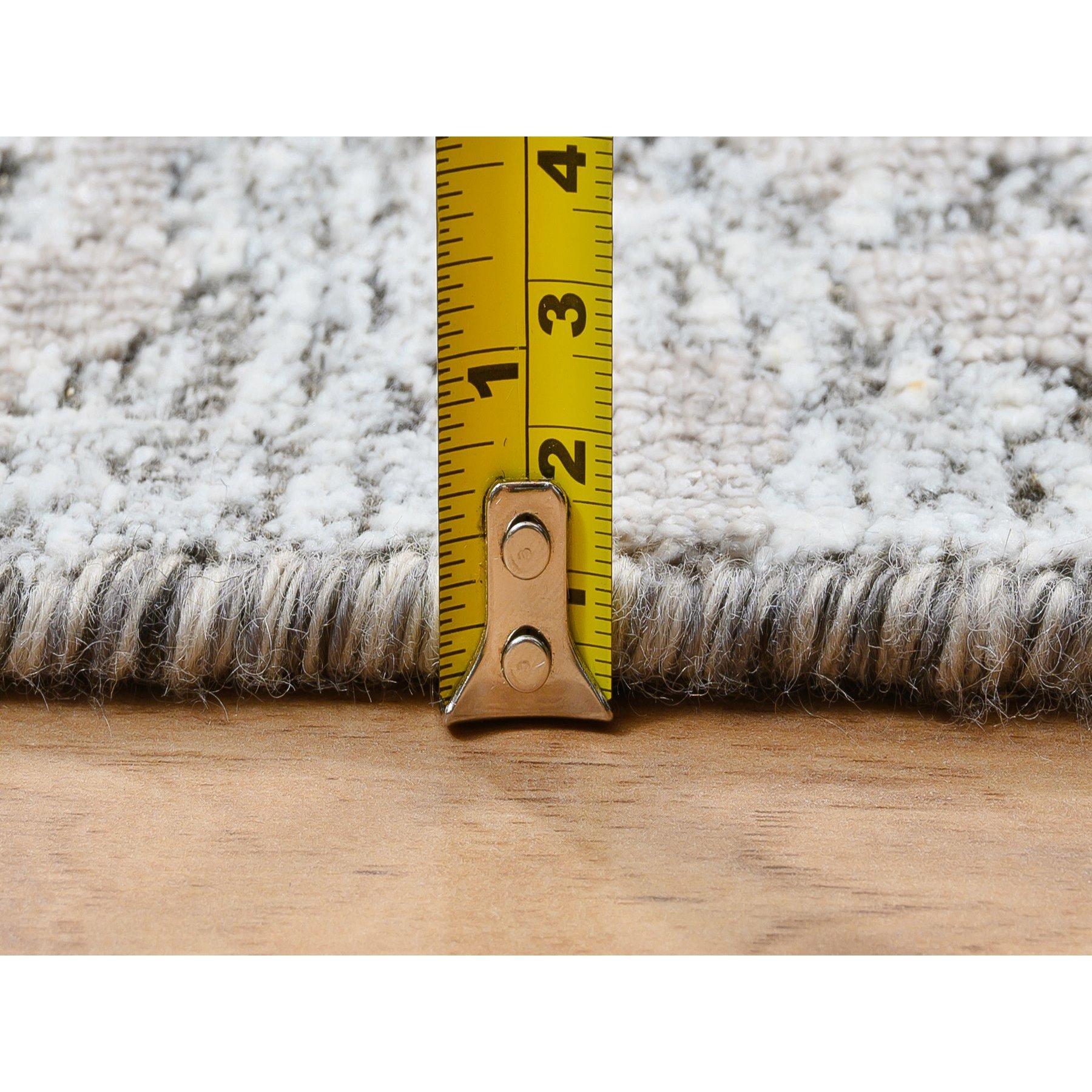 Handgeknüpfter, geraffter, persischer XL-Teppich aus grauer Seide mit strukturierter Wolle 13'9