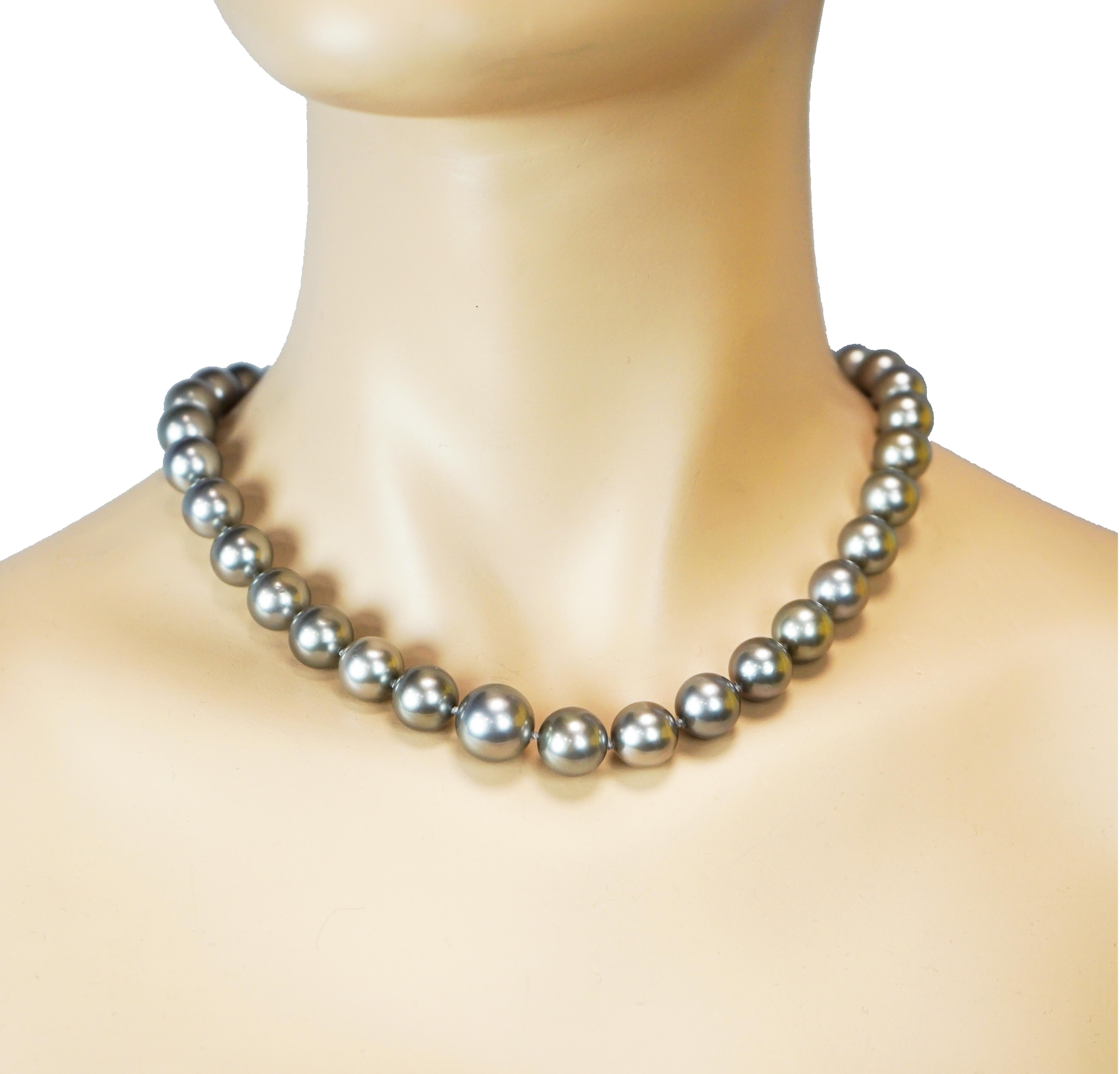 Round Cut Gray/Silver South Sea Pearl Necklace