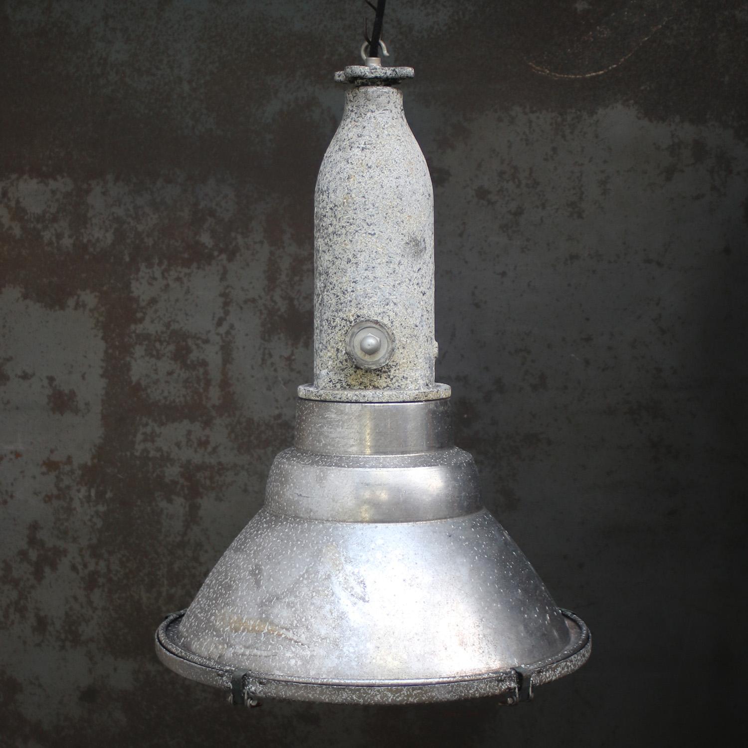 Lámpara Colgante de Cristal Transparente Industrial Vintage Gris de DAB, Bélgica siglo XX en venta