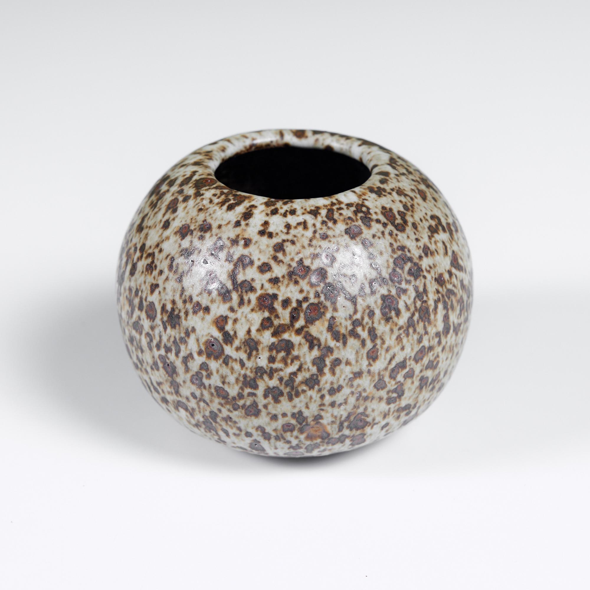 Gray Speckle Glazed Bud Vase In Excellent Condition For Sale In Los Angeles, CA