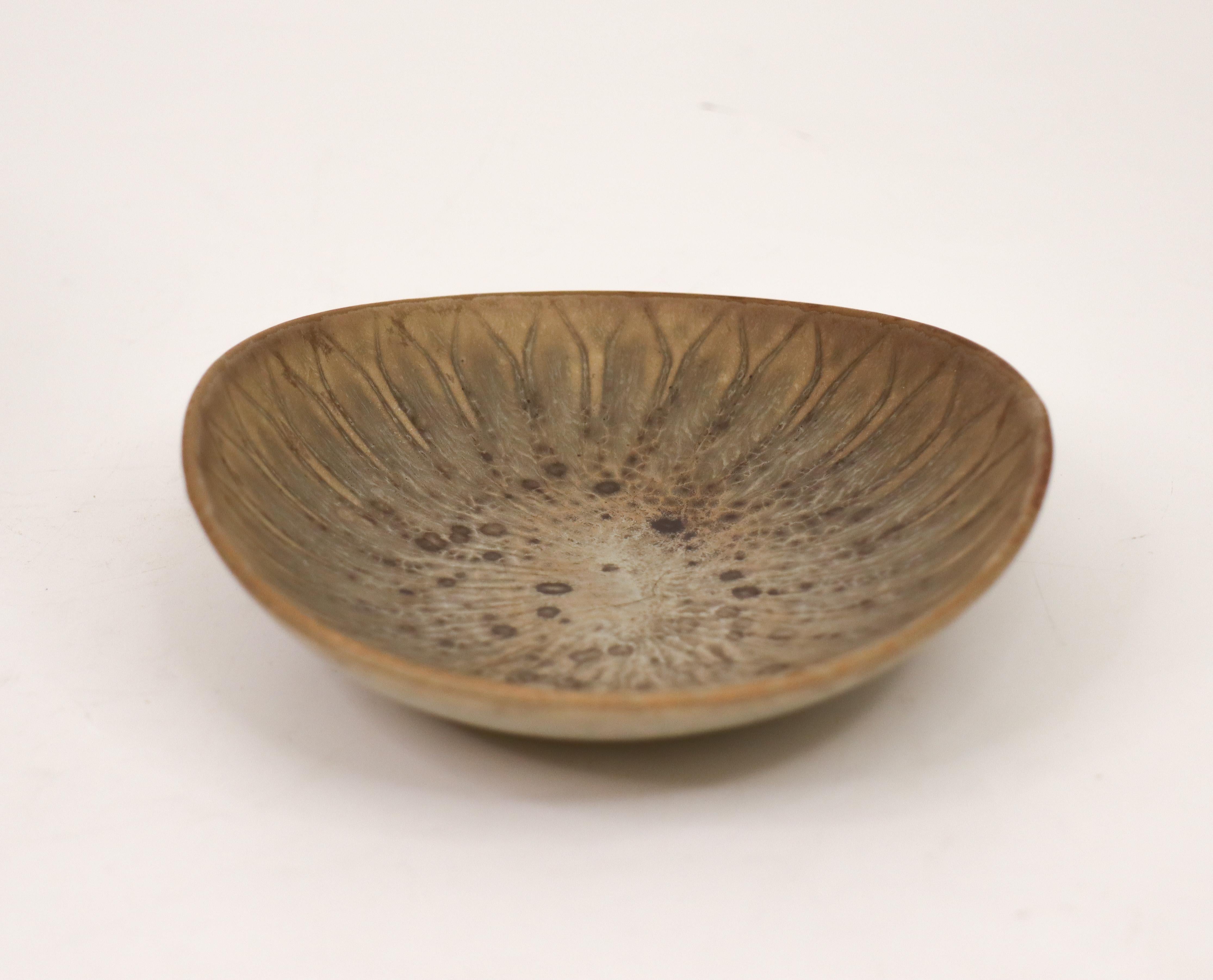Scandinavian Modern Gray Speckled Ceramic Bowl - Carl-Harry Stålhane - Rörstrand  Mid 20th Century For Sale