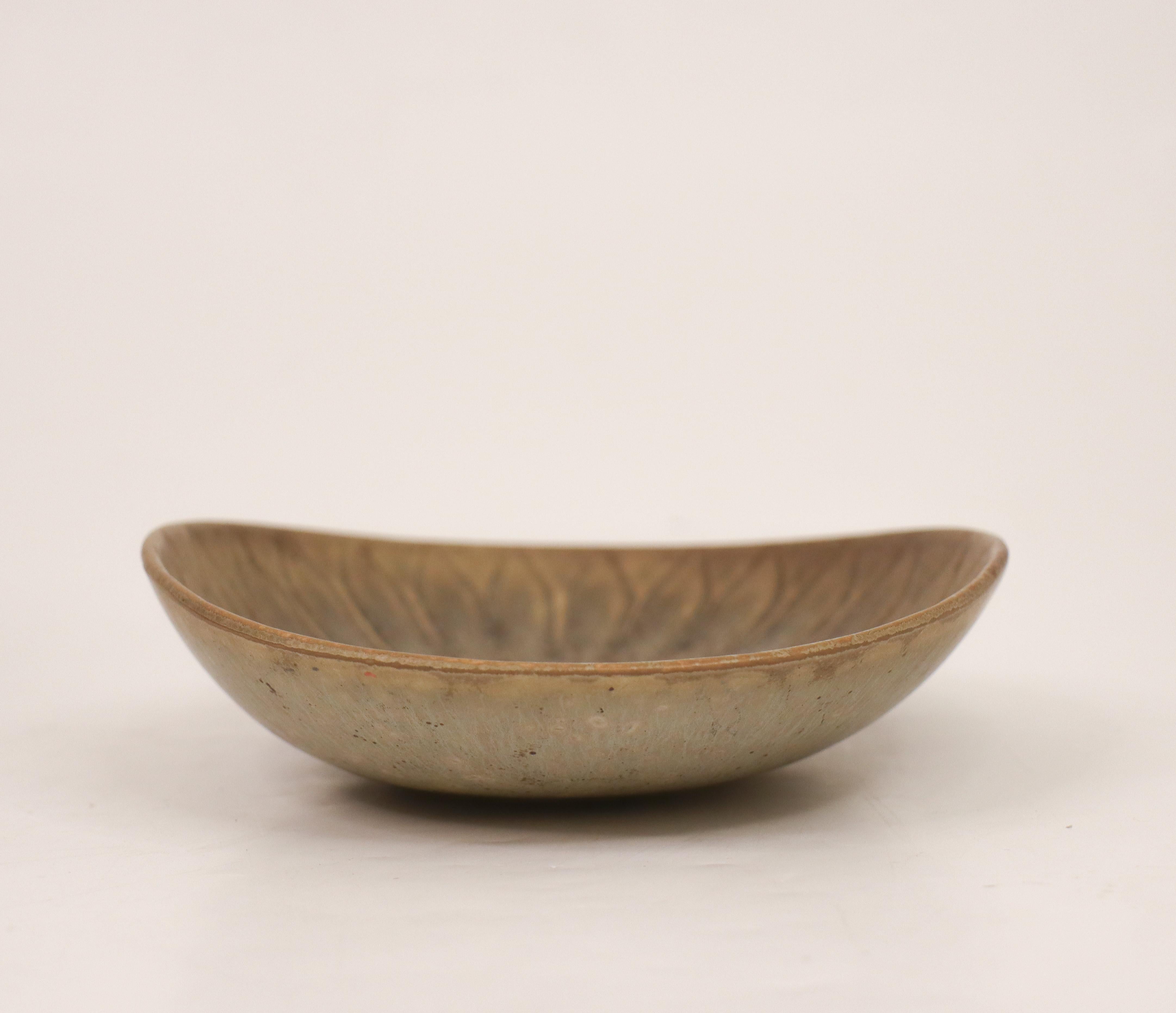 Swedish Gray Speckled Ceramic Bowl - Carl-Harry Stålhane - Rörstrand  Mid 20th Century For Sale