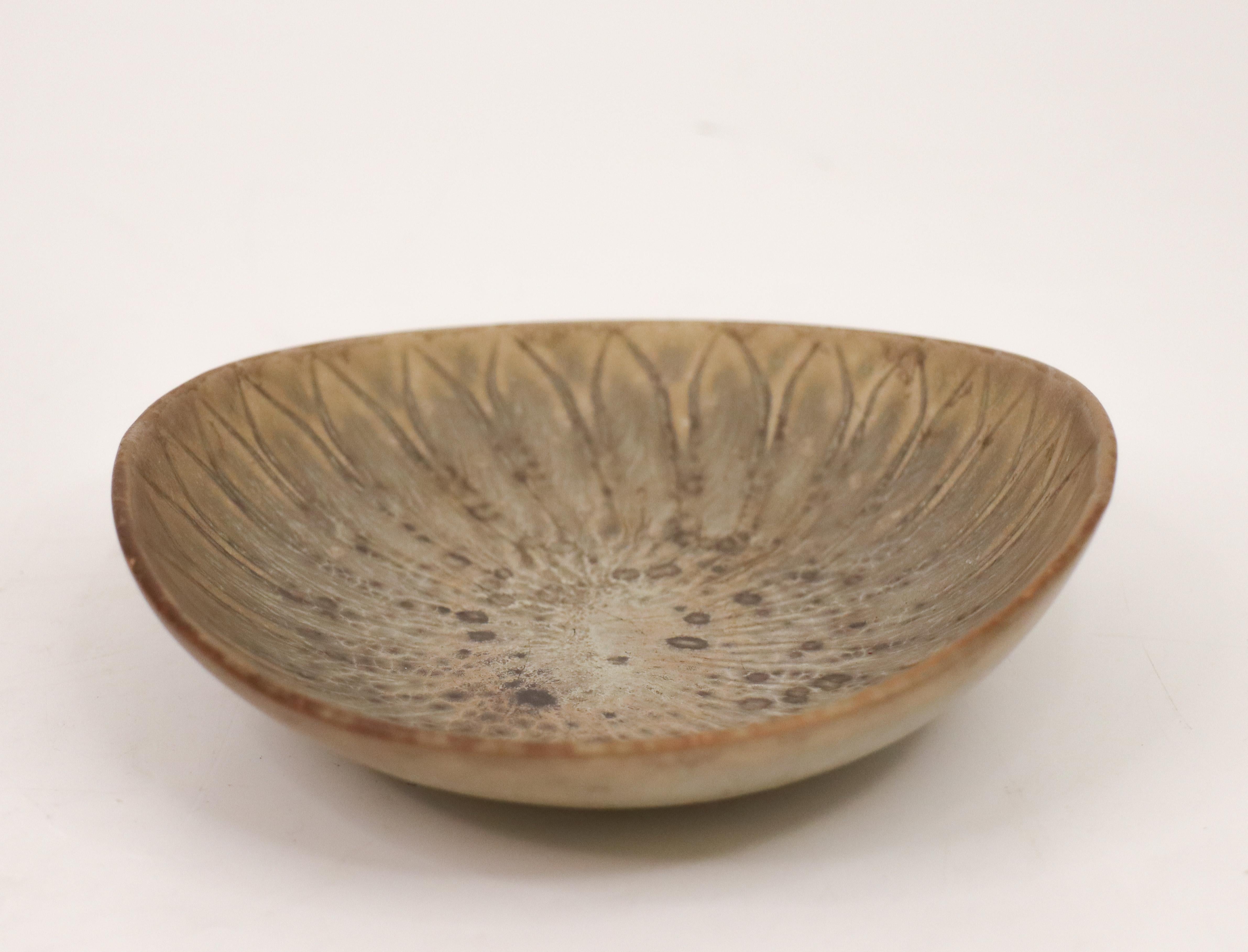 Gray Speckled Ceramic Bowl - Carl-Harry Stålhane - Rörstrand  Mid 20th Century In Good Condition For Sale In Stockholm, SE