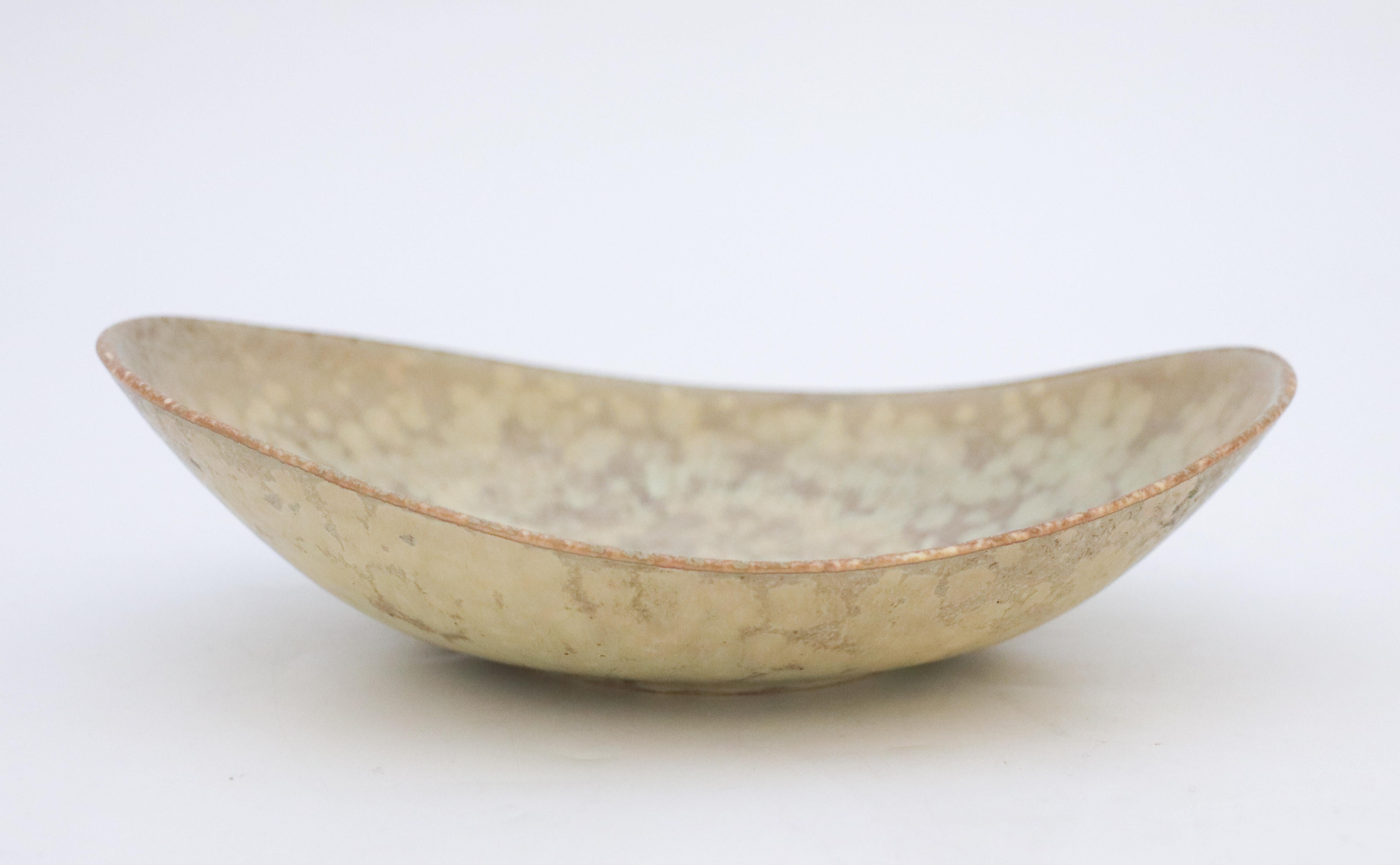 A lovely gray speckled mid-century bowl with egg-shell glaze in ceramic from Rörstrand, Sweden, designed by Carl-Harry Stålhane. The bowl is marked as 1st quality and in excellent condition. 

Carl-Harry Stålhane is one of the top names when it