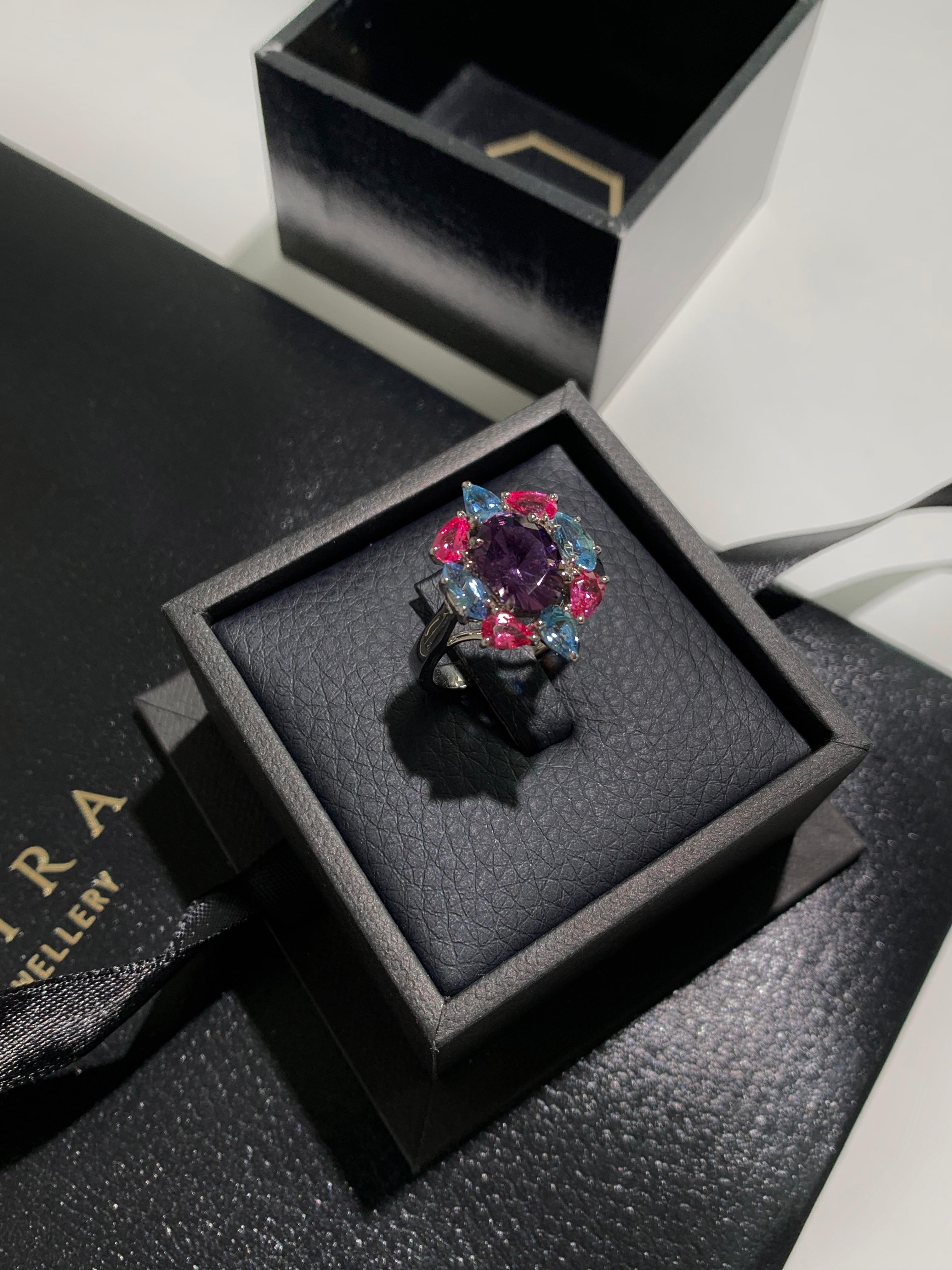 Gray Spinel, Pink Tourmaline and Aquamarine Ballerina Ring in 18K White Gold In New Condition For Sale In Bangkok, TH