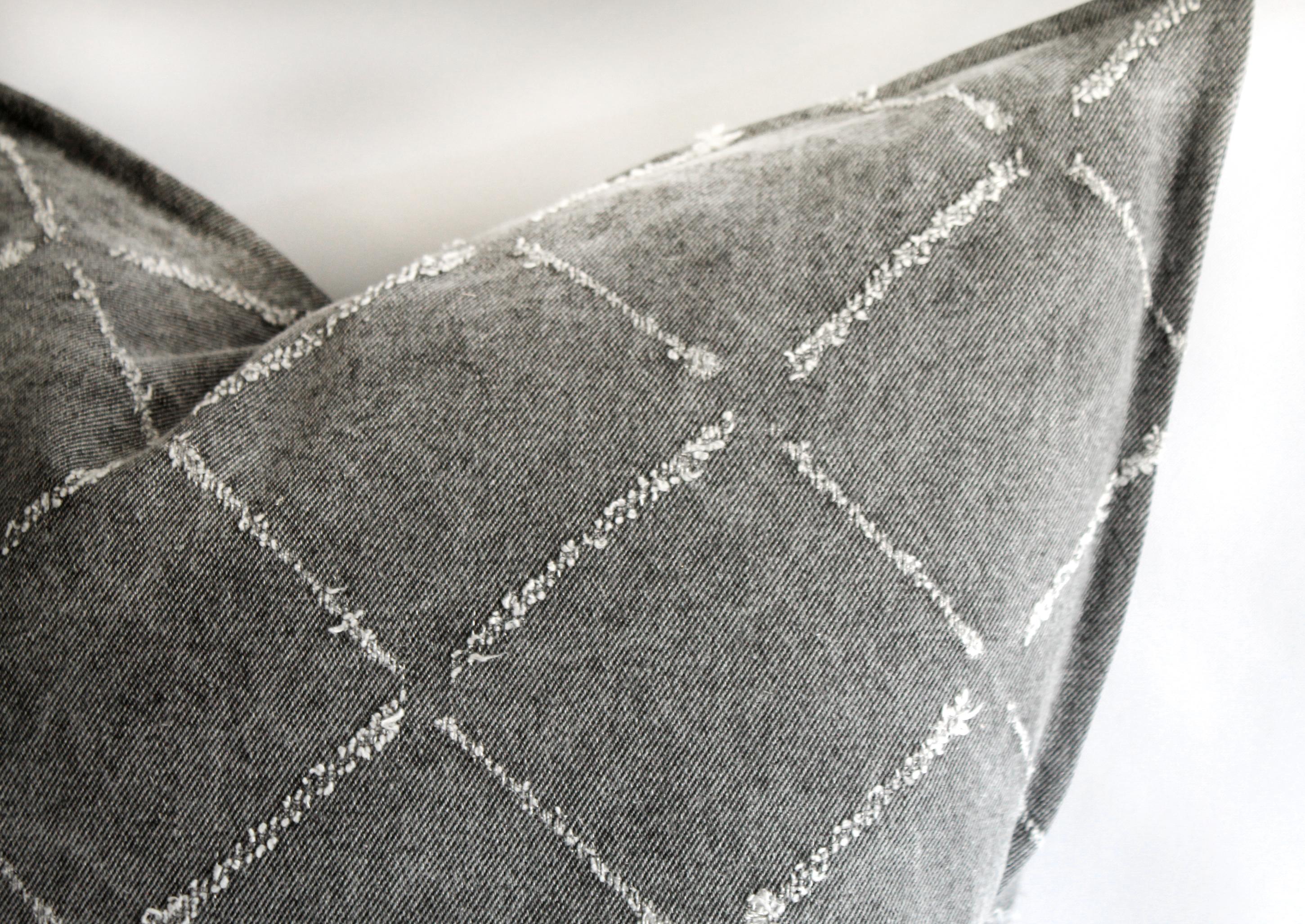 Gray stone washed linen pillows with diamond frayed details
Double sided pillow features a diamond frayed stonewash finish, while the other side features a frayed square detail. 100% linen, zipper closure and sewn overlocked edge. Machine washable,