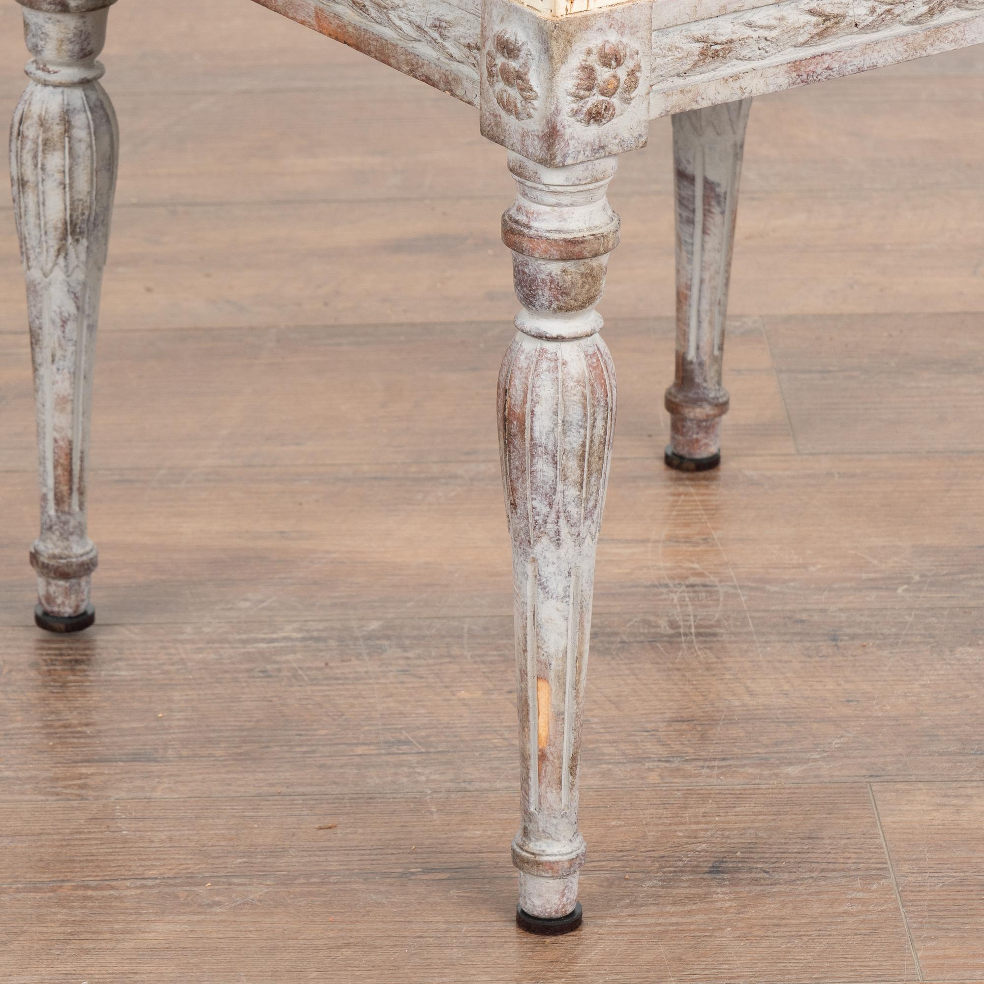 Grauer schwedischer Gustavianischer Hocker, um 1900 (Schwedisch)