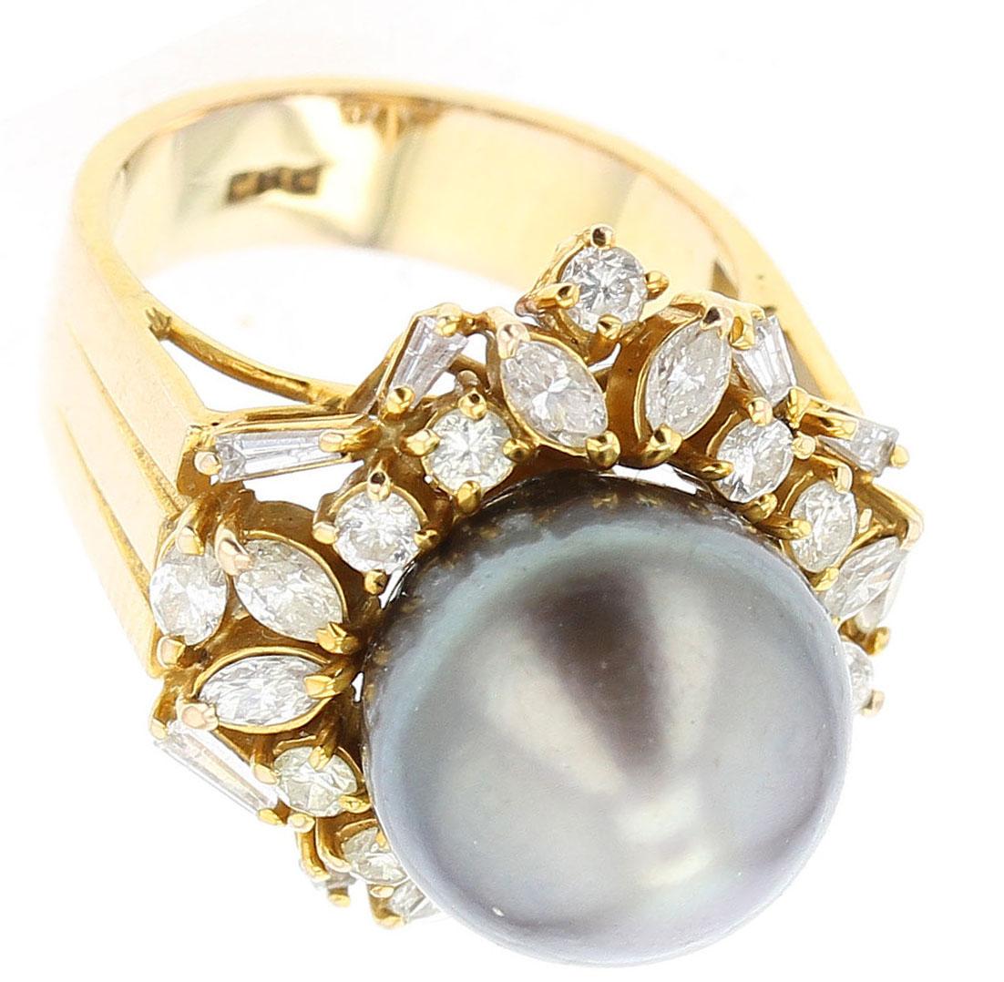 Gray Tahitian Cultured Pearl and Diamond Ring, 14 Karat Yellow Gold In Good Condition In New York, NY