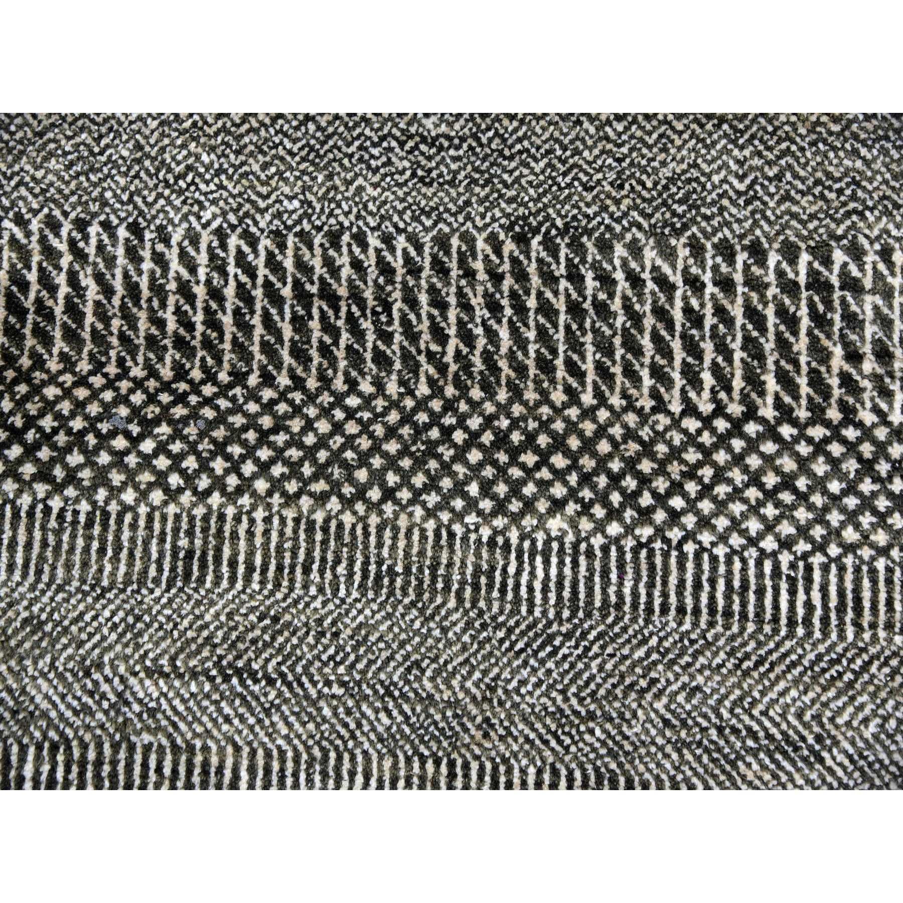 Handgeknüpfter moderner orientalischer Teppich aus Wolle und Seide in Grau in Grautönen auf Tone mit Grasmuster im Angebot 3
