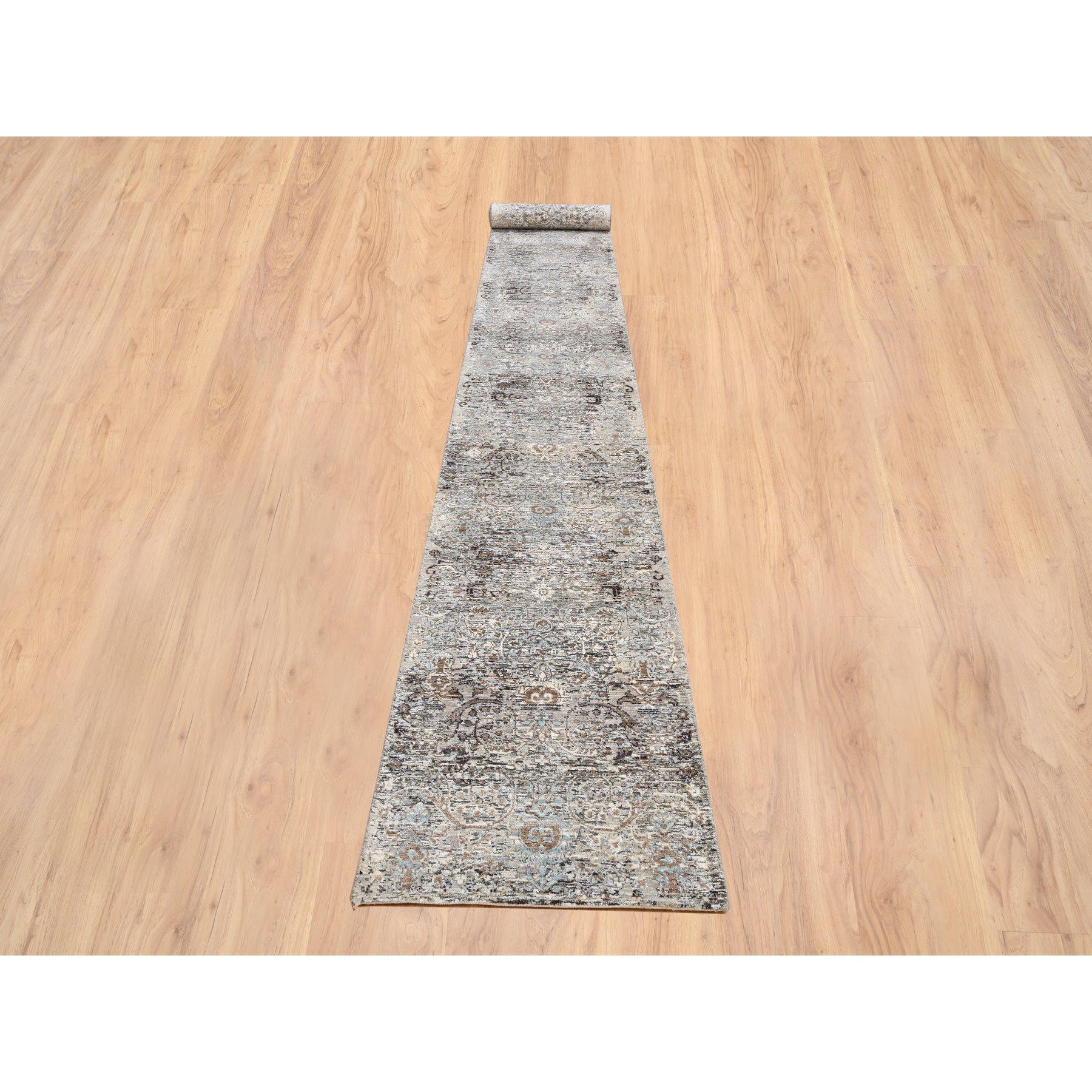 Ce fabuleux tapis noué à la main a été créé et conçu pour une résistance et une durabilité accrues. Ce tapis a été fabriqué à la main pendant des semaines selon la méthode traditionnelle qui est utilisée pour faire des
Taille exacte du tapis en