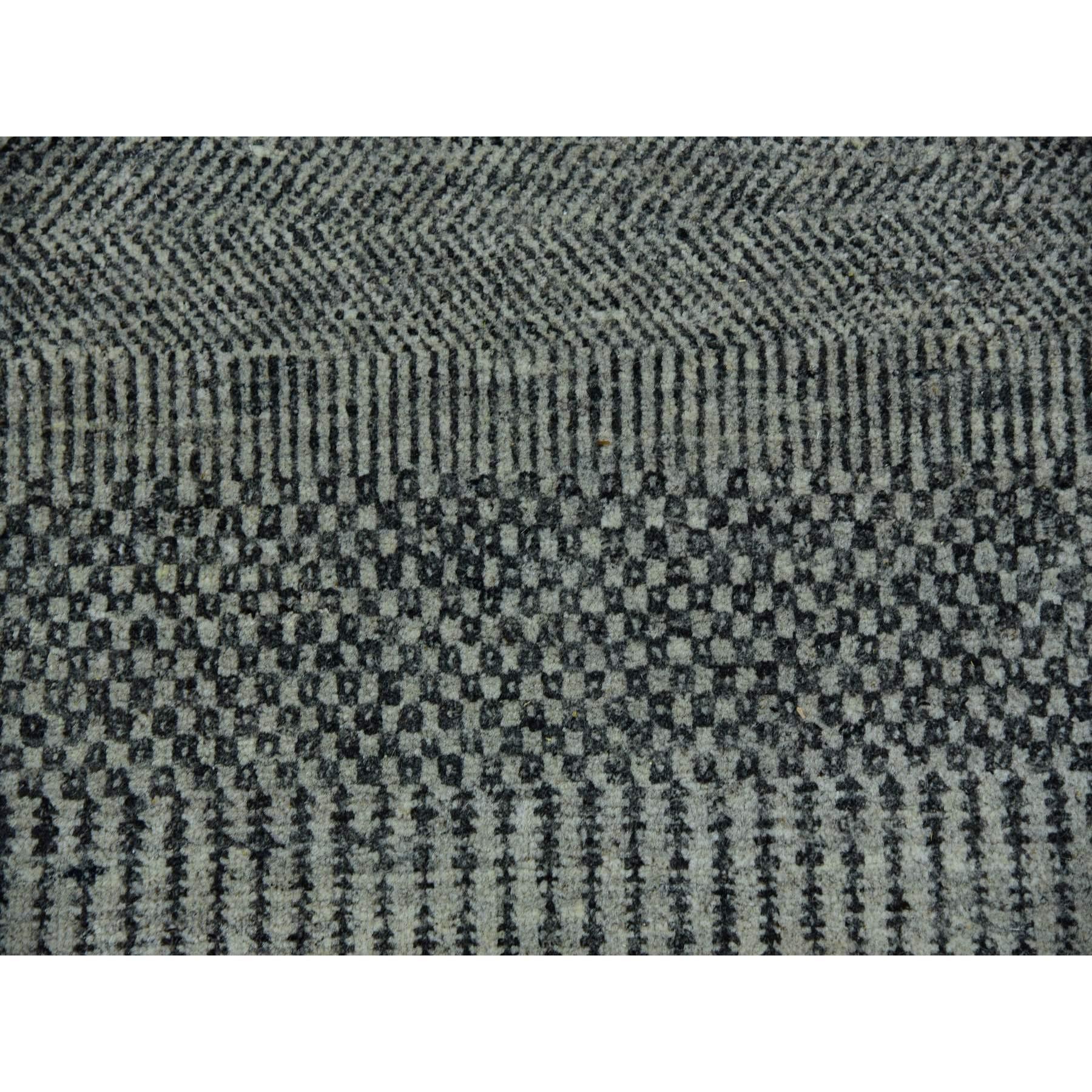 Grauer, unbefärbter, handgeknüpfter, quadratischer, orientalischer Teppich aus natürlicher Wolle in Grasdesign 12' x 12' im Angebot 1