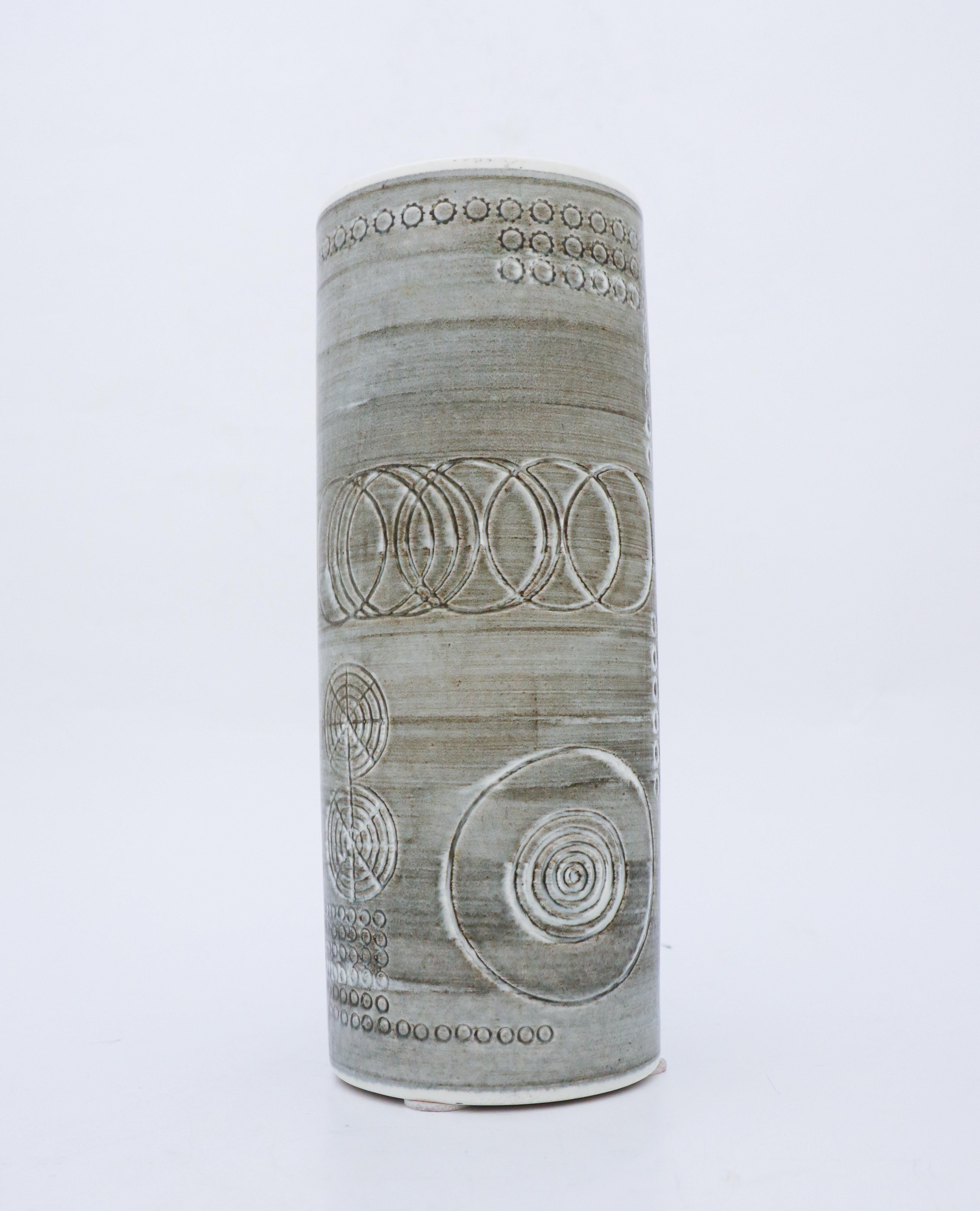 Suédois Vase cylindrique rond gris et gris « Stark », Olle Alberius, Rrstrand, 1970, céramique en vente