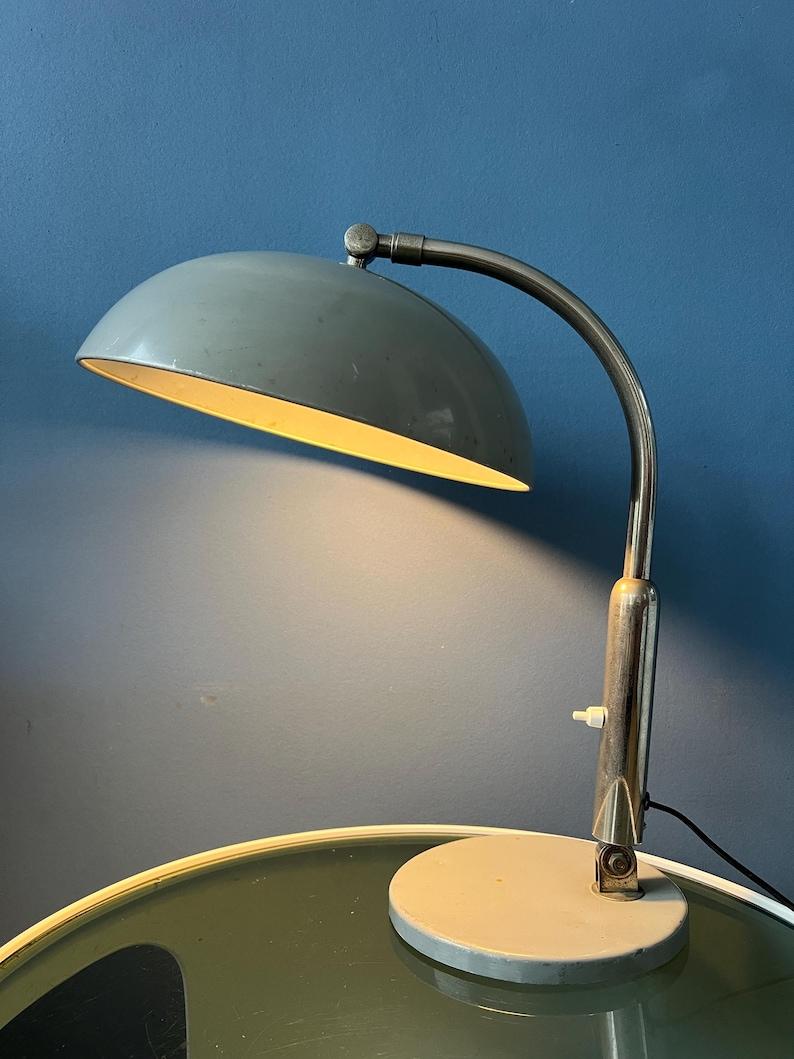Lámpara de mesa bauhaus gris claro clásica 