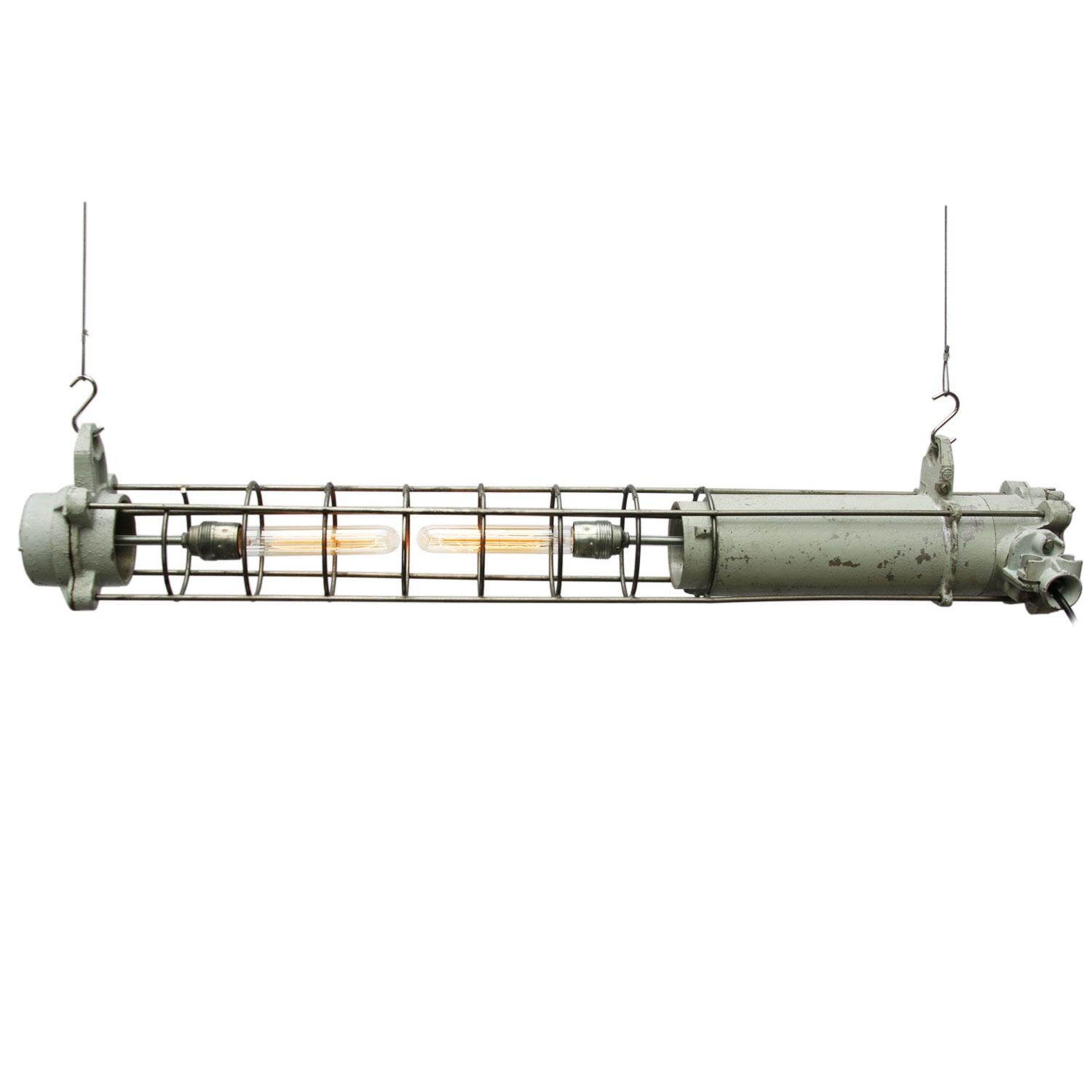 Industrial cast aluminum light.

2x E27/E26 bulb holders. Excluding tubes / bulbs.

Weight 6.00 kg / 13.2 lb

Priced per individual item. All lamps have been made suitable by international standards for incandescent light bulbs,