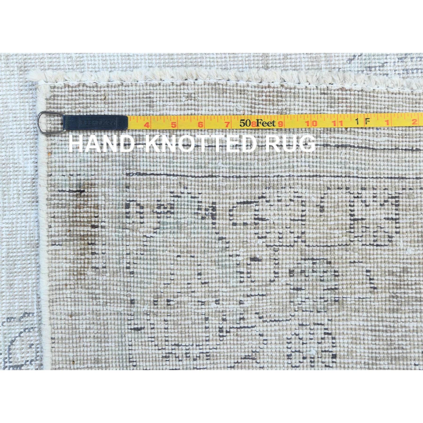 Handgeknüpfter, grauer, dünner, grauer Vintage-Wollteppich im Used-Look, persischer Täbris im Angebot 1