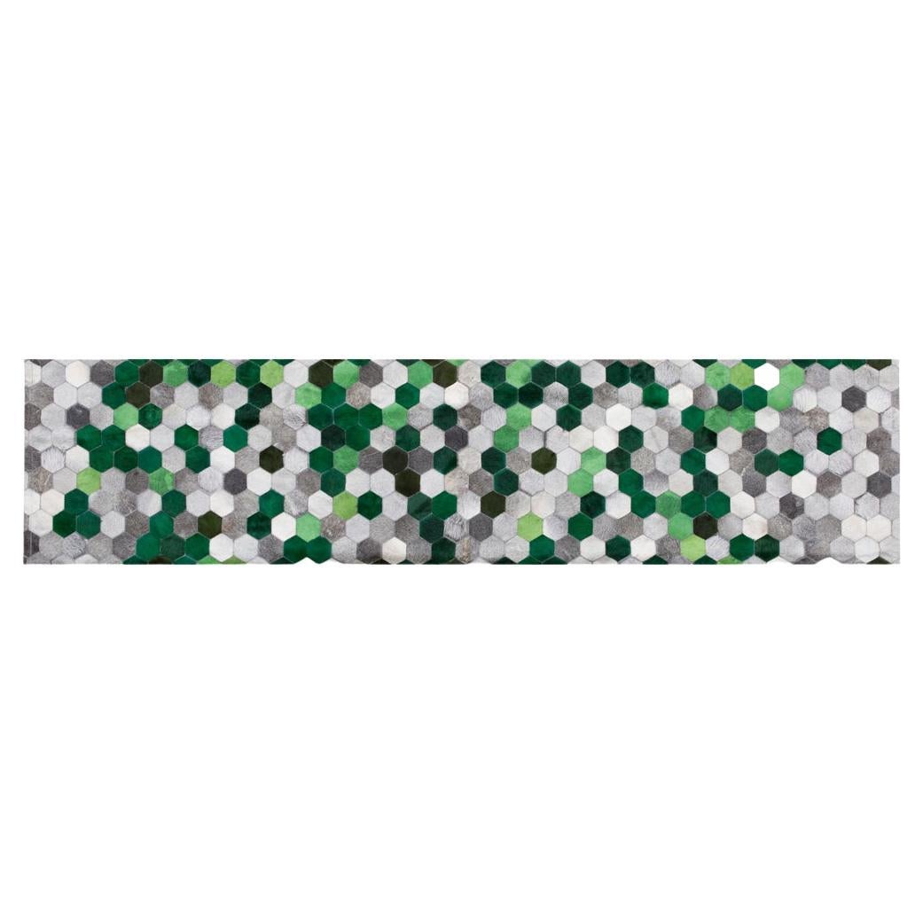 Petit tapis de couloir gris, blanc et vert personnalisable Angulo Green en vente