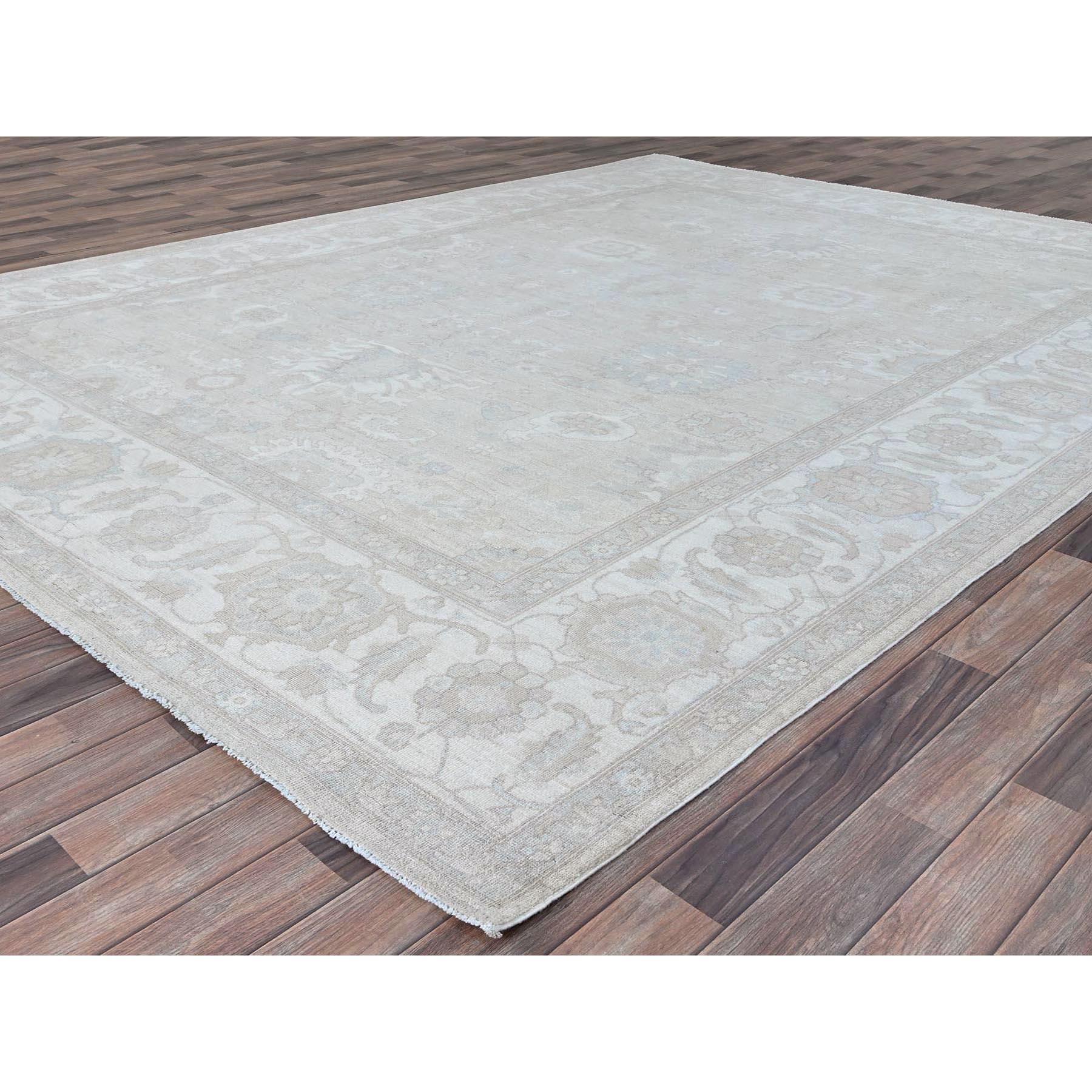 Geometrischer handgeknüpfter Peshawar Chobi-Wollteppich in Grau, Weiß und Weiß gewaschen 8'11