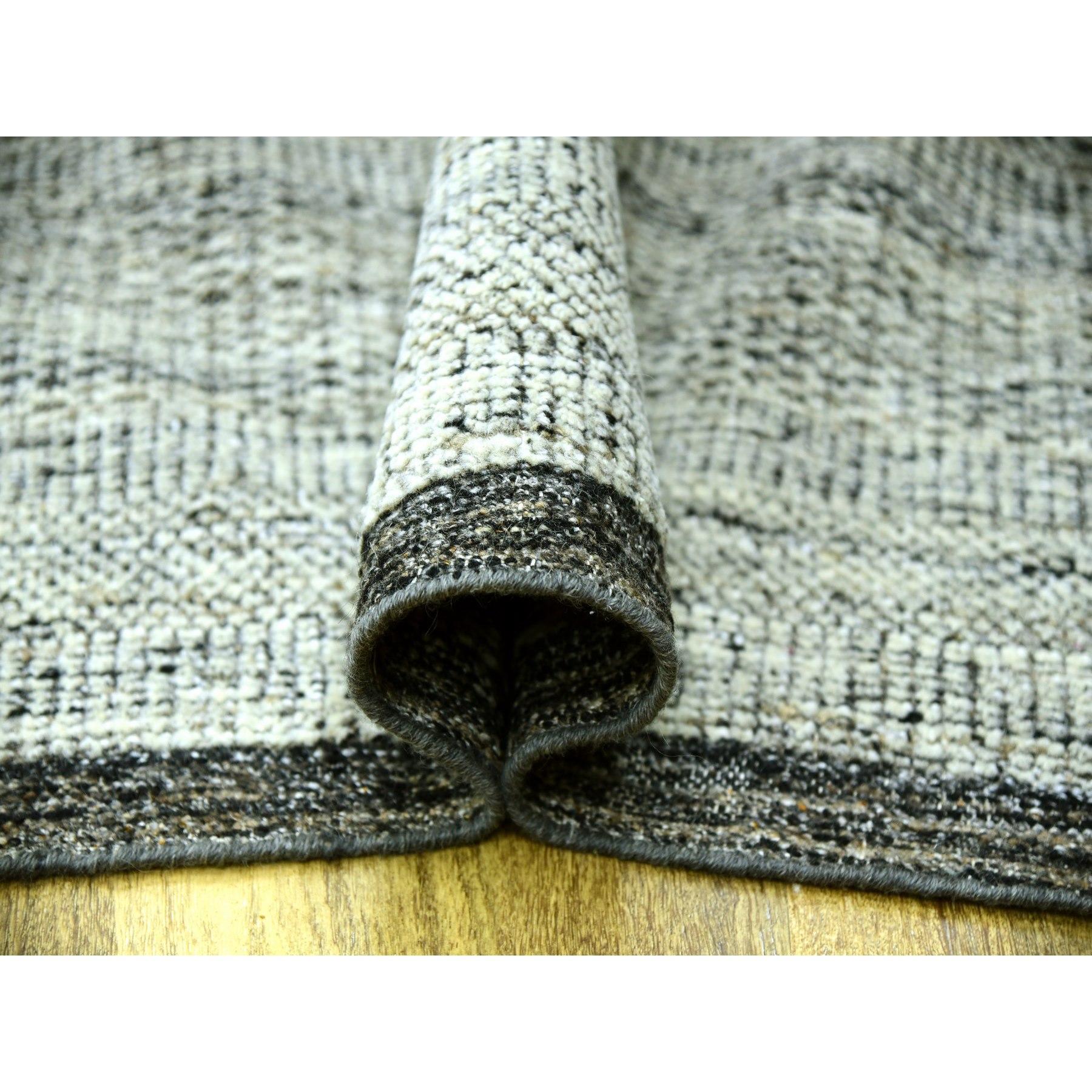 Handgeknüpfter Teppich aus reiner Wolle in Grau mit schwarzem, oxidiertem Gras-Design 12'2