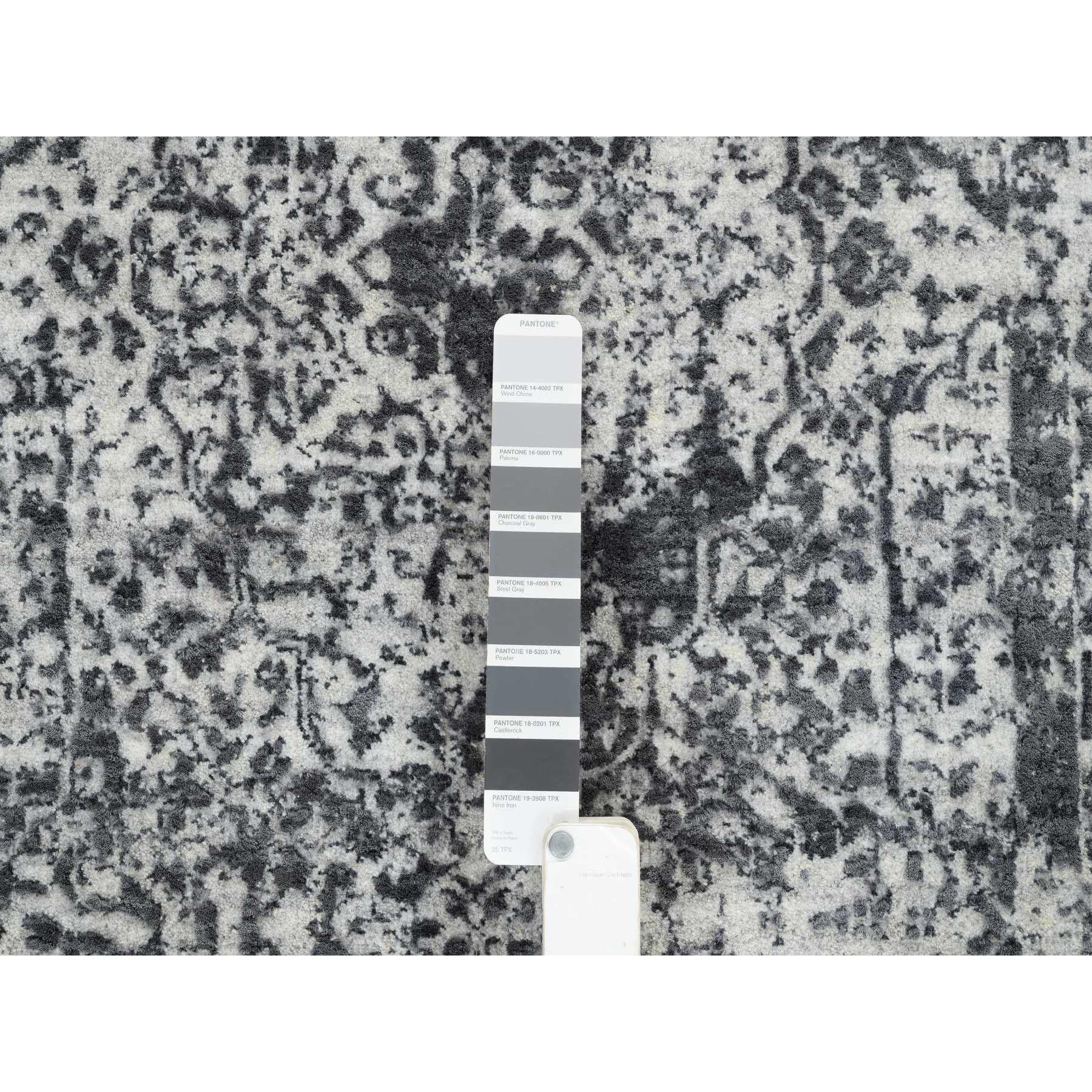 Indien Tapis de couloir XL gris en laine et soie, noué à la main et effacé de motif persan, 2'7