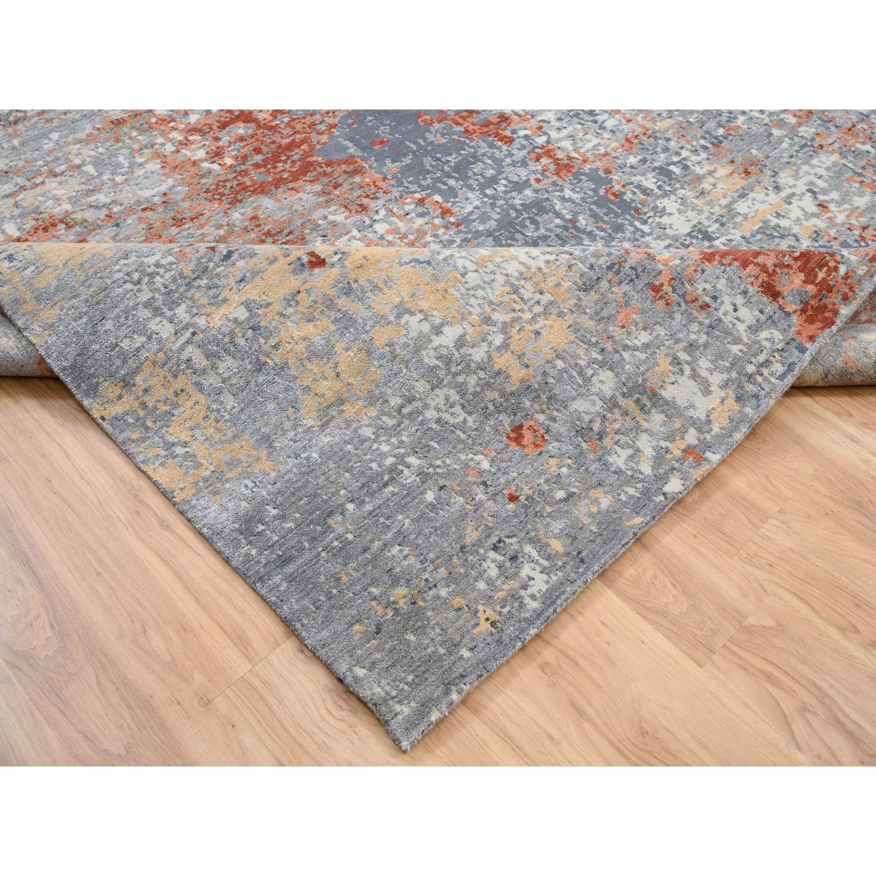 XXI secolo e contemporaneo Tappeto grigio in lana e seta annodato a mano con un design astratto moderno e di grandi dimensioni 12'x15'3