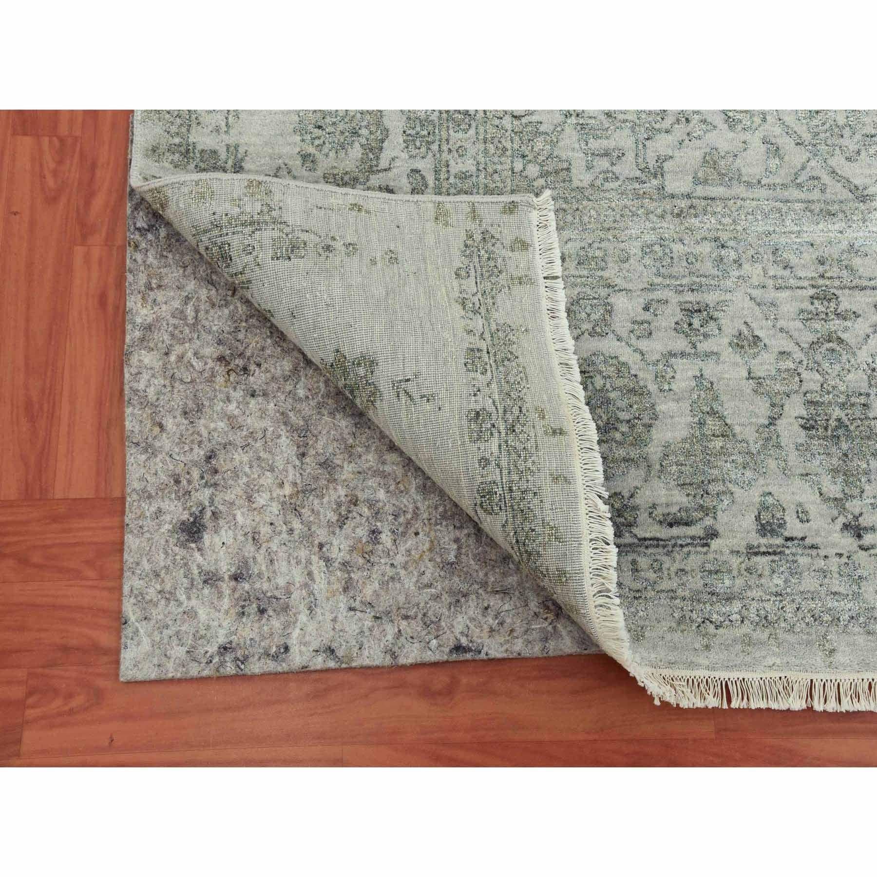 Annodato a mano Tappeto grigio in lana e seta annodato a mano di design persiano Erased Heriz 9'10