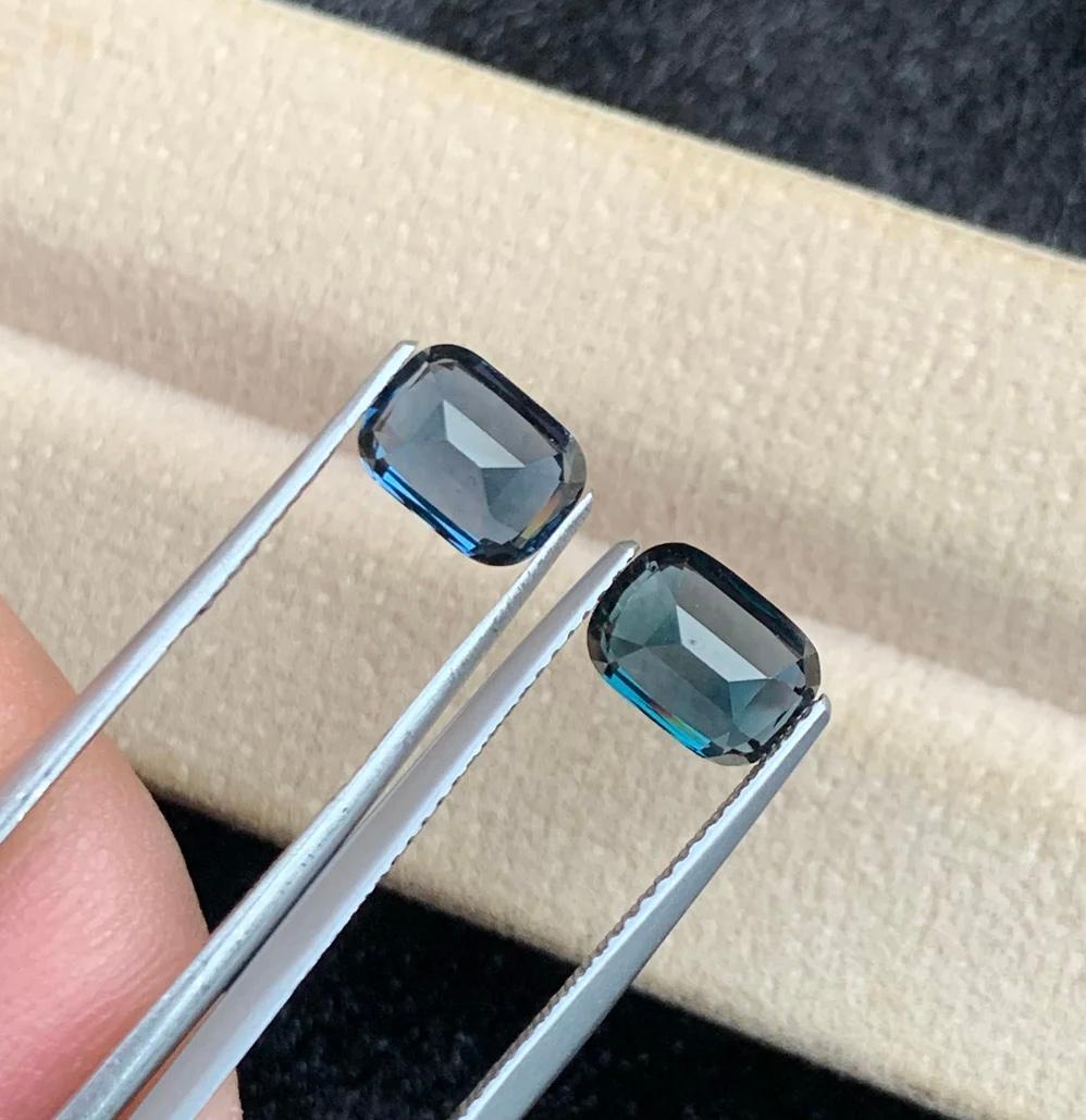 Coppia di Spinello Blu Grigiastro 3,75 Ct Taglio Cuscino Gemme Naturali Sciolte - Orecchini In condizioni Nuovo in vendita a Peshawar, PK