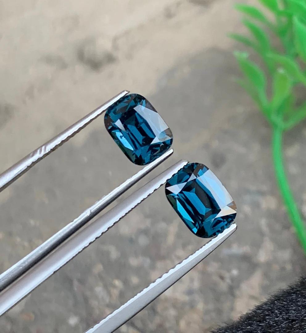 Coppia di Spinello Blu Grigiastro 3,75 Ct Taglio Cuscino Gemme Naturali Sciolte - Orecchini in vendita 2