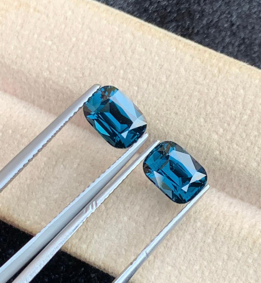 Coppia di Spinello Blu Grigiastro 3,75 Ct Taglio Cuscino Gemme Naturali Sciolte - Orecchini in vendita 3