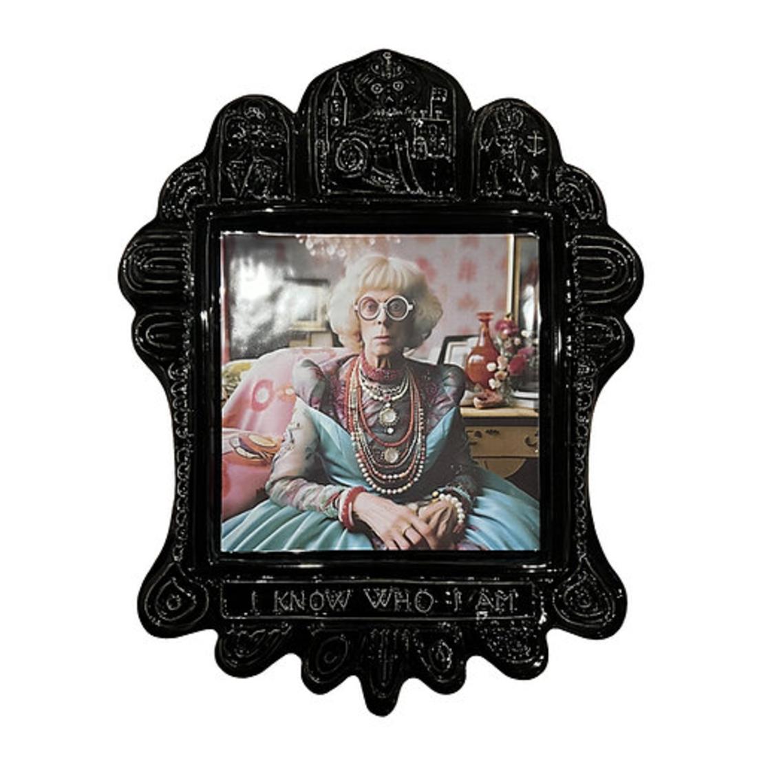 Cadre en céramique Totally Unique Thing - Mixed Media Art de Grayson Perry