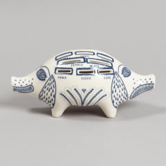 Grayson Perry, Piggy Bank – Keramik Spardose mit Schweinsledermotiv, britische Kunst
