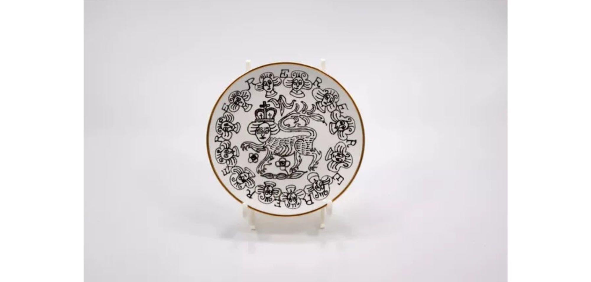Lion Plate - Sculpture by Grayson Perry