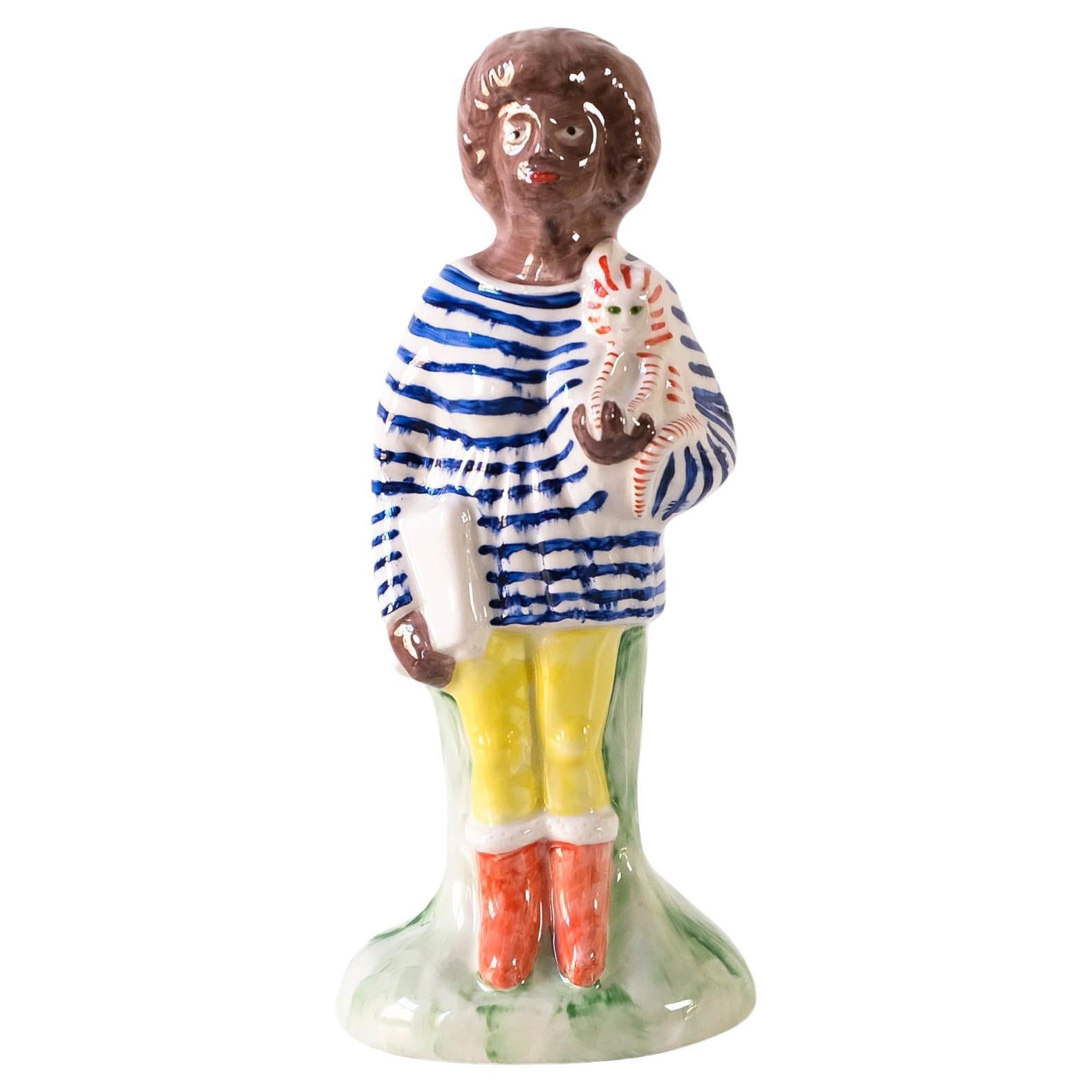 Une figure Staffordshire Home Worker en céramique émaillée peinte à la main par Grayson Perry, qui fait partie de sa série 
