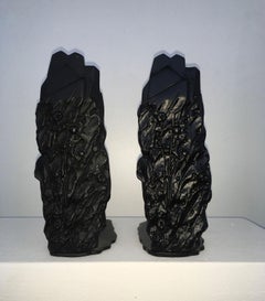 Italia 1980 Scultura astratta post-moderna in bronzo nero  Graziano Pompili Fermalibri