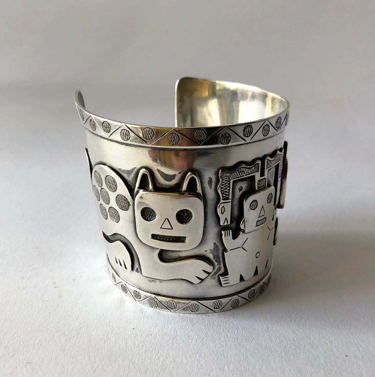 Artisan Graziella Laffi Sterling Silver Peruvian Aztec Modernist Cat Cuff Bracelet For Sale