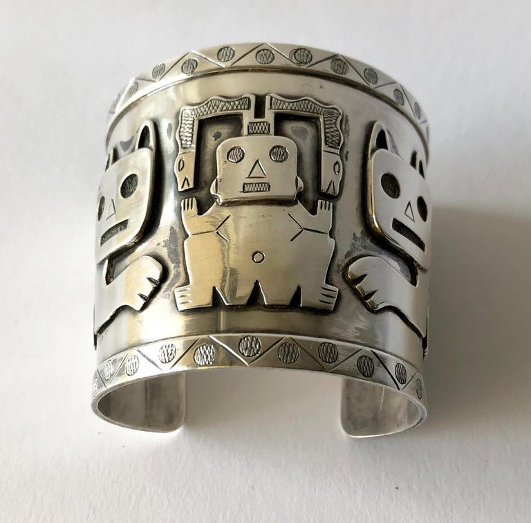 Graziella Laffi Sterling Silver Peruvian Aztec Modernist Cat Cuff Bracelet In Good Condition For Sale In Los Angeles, CA