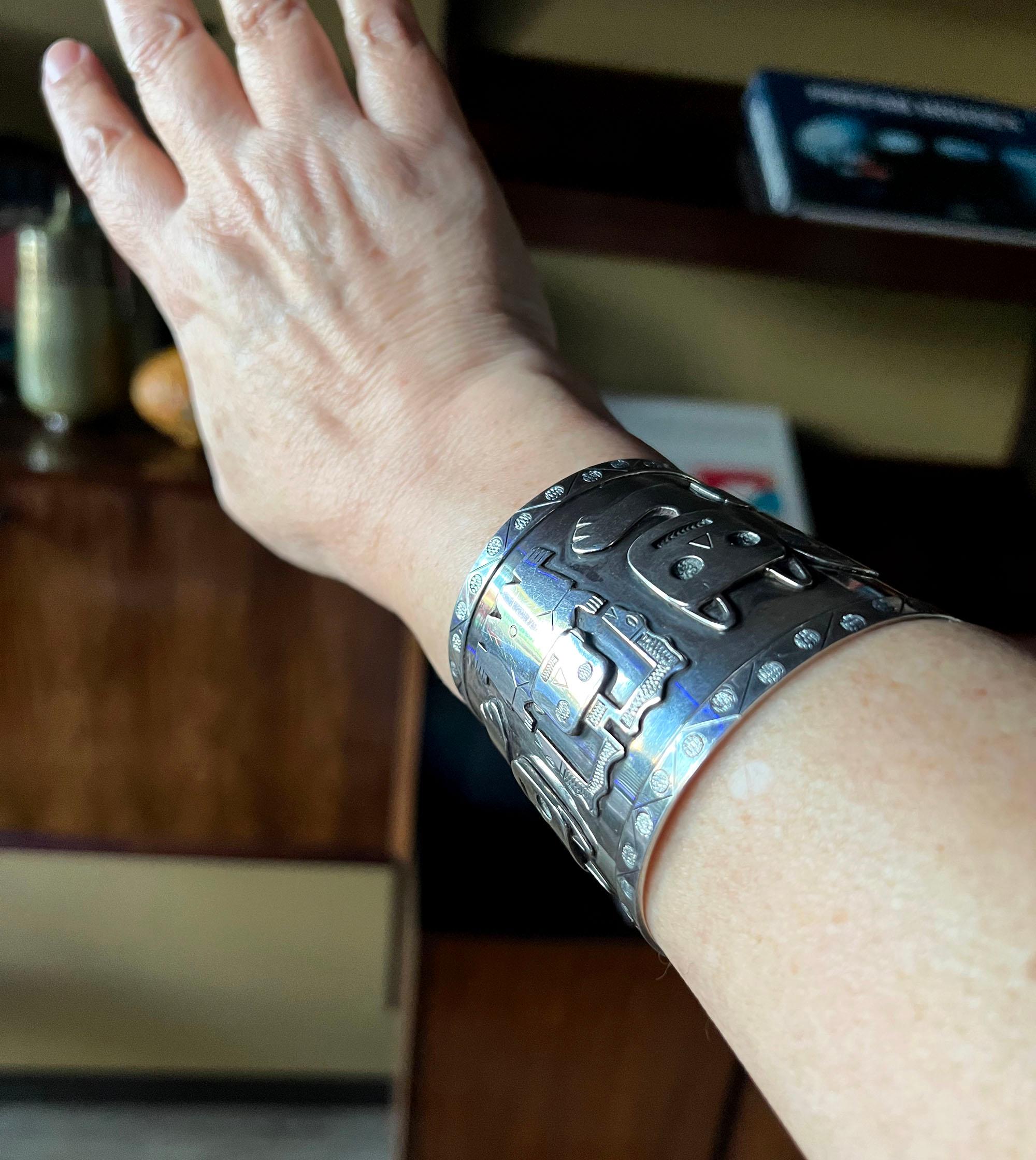 Graziella Laffi Sterling Silver Peruvian Aztec Modernist Cat Cuff Bracelet In Good Condition In Palm Springs, CA