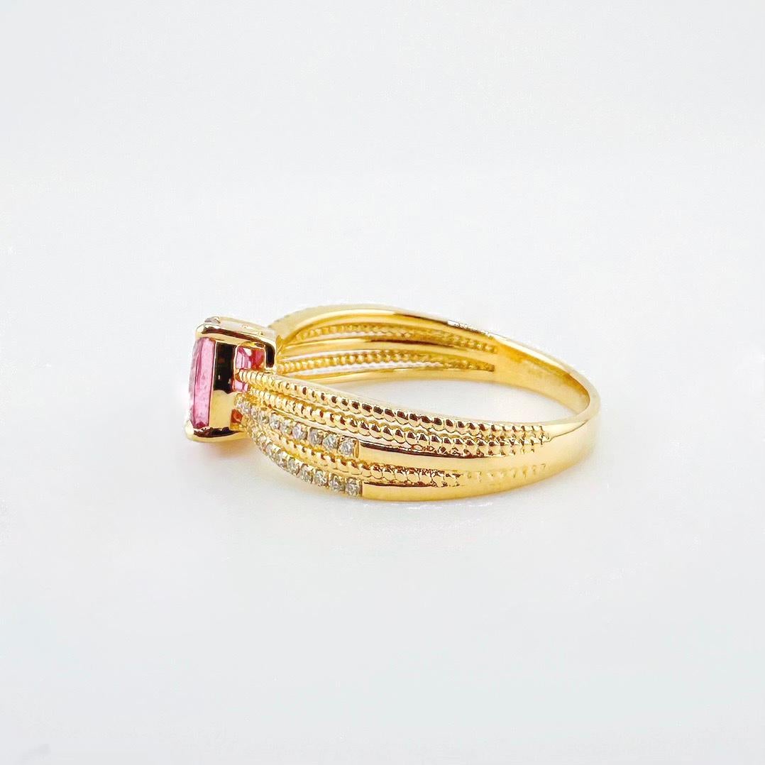 Women's or Men's GRC Certified 0.94 CT Padparadscha Sapphire Ring with Diamonds For Sale