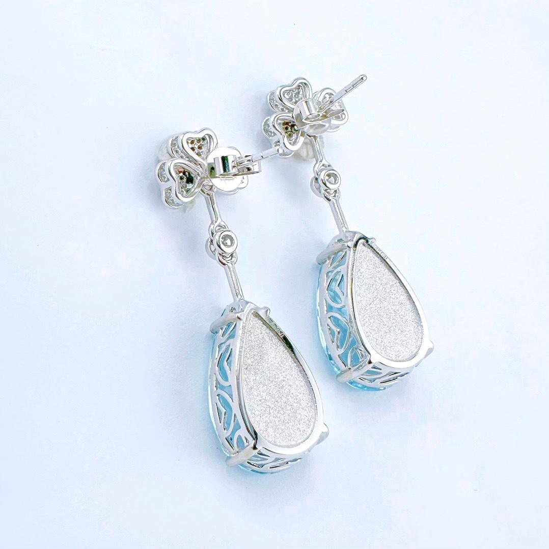 GRC Certified 10.65 CT Intense Blue Aquamarine & Diamond 18K Gold Drop Earrings In New Condition For Sale In Kowloon, HK