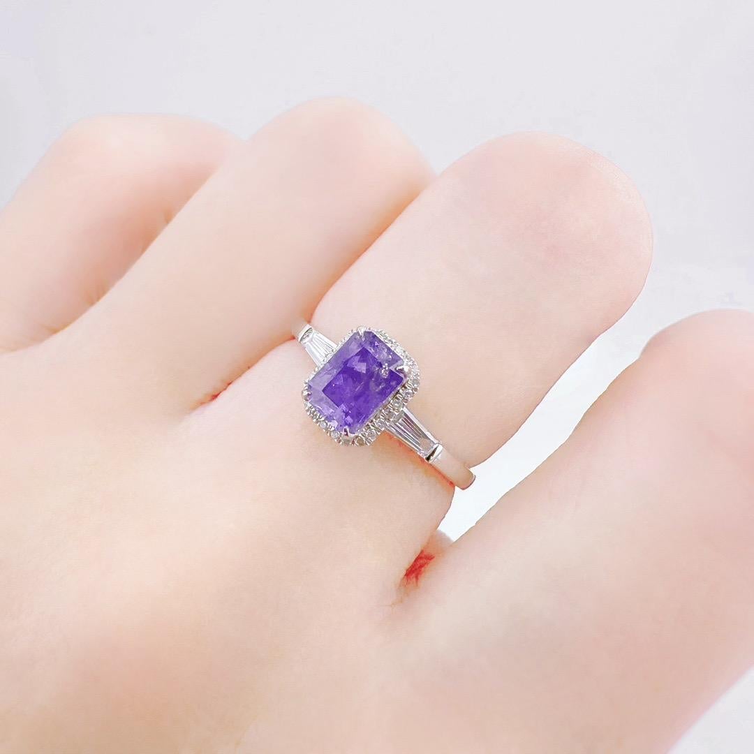 Brilliant Cut GRC Certified 1.09 CT Color-Changing Sapphire 18K White Gold Ring with Diamonds For Sale
