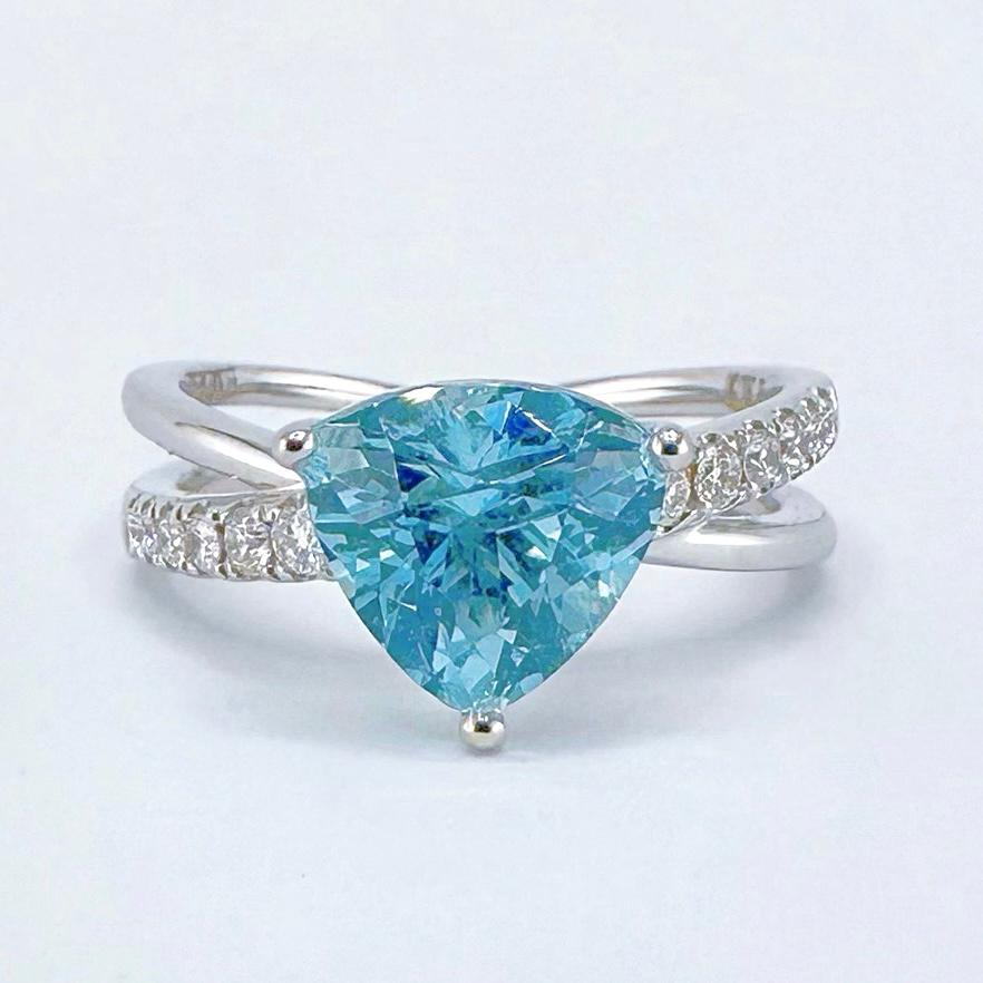 GRC Certified 3.14 CT Triangle Aquamarine Ring with Diamonds

1 Triangle Aquamarine - 1.83 CT
Cut : Brilliant 
Color : Intense Blue

GRC Certification Attached

Diamonds - 0.18 CT
18K Gold - 4.27 GM


Diamonds - 0.335 CT