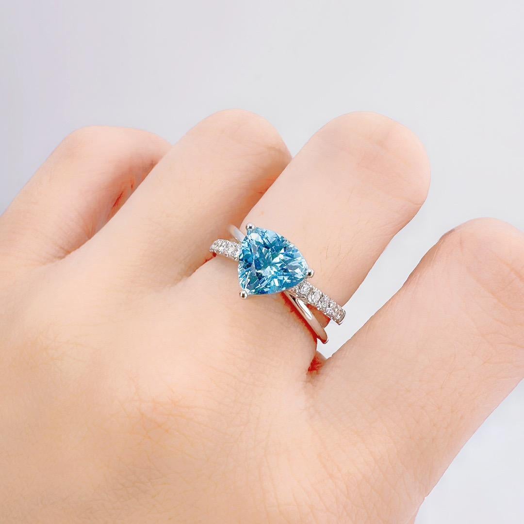 Brilliant Cut GRC Certified 1.34 CT Triangle Aquamarine Ring with Diamonds For Sale