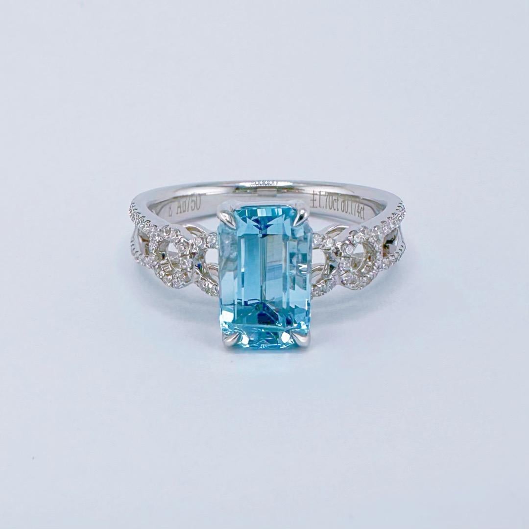 GRC Certified 1.70 CT Aquamarine 18K Gold Ring with Diamonds

1 Aquamarine - 1.70 CT
Shape - Octagonal
Cut - Brilliant 
Color - Intense Blue

GRC Certification Attached