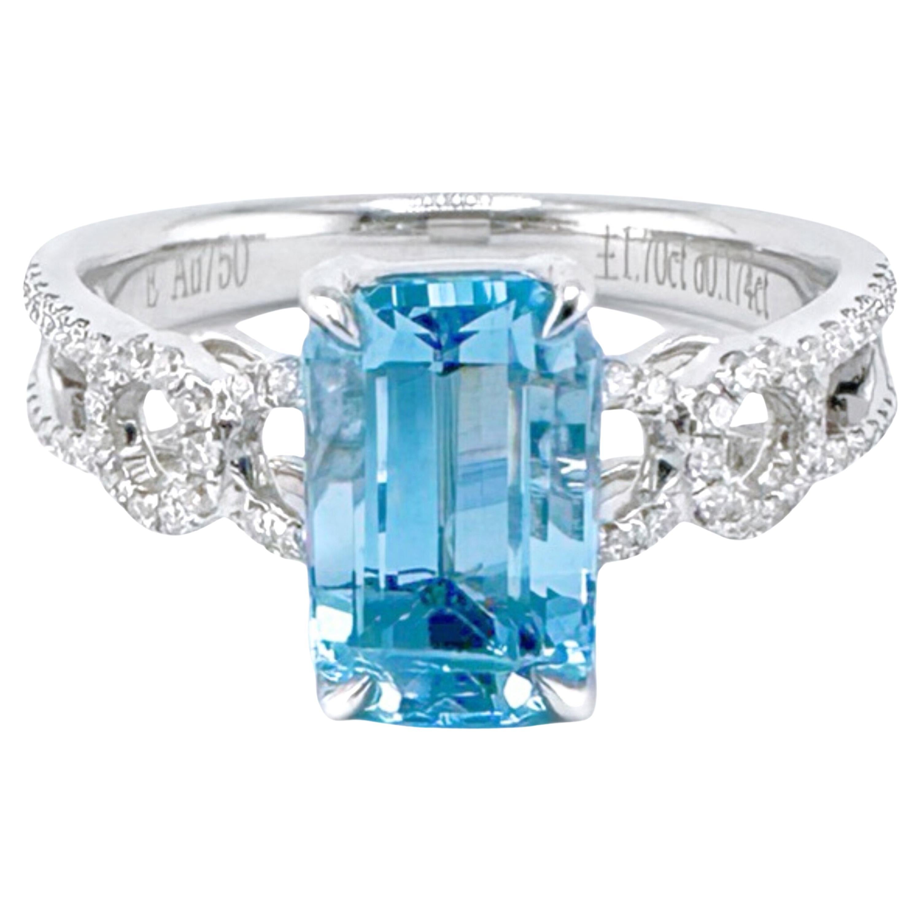 GRC Certified 1.70 CT Aquamarine 18K Gold Ring with Diamonds