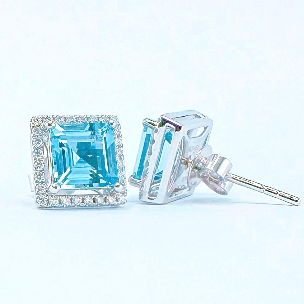 Modern GRC Certified 1.80 CT Intense Blue Aquamarine & Diamond Stud Earrings For Sale