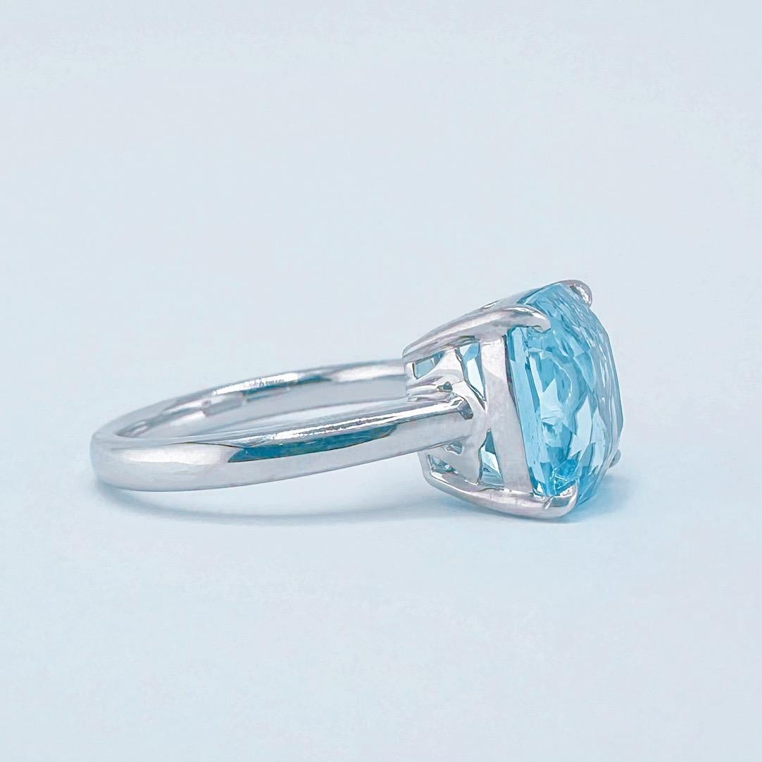 Modern GRC Certified 18K White Gold 4.37 CT Intense Blue Aquamarine Ring For Sale