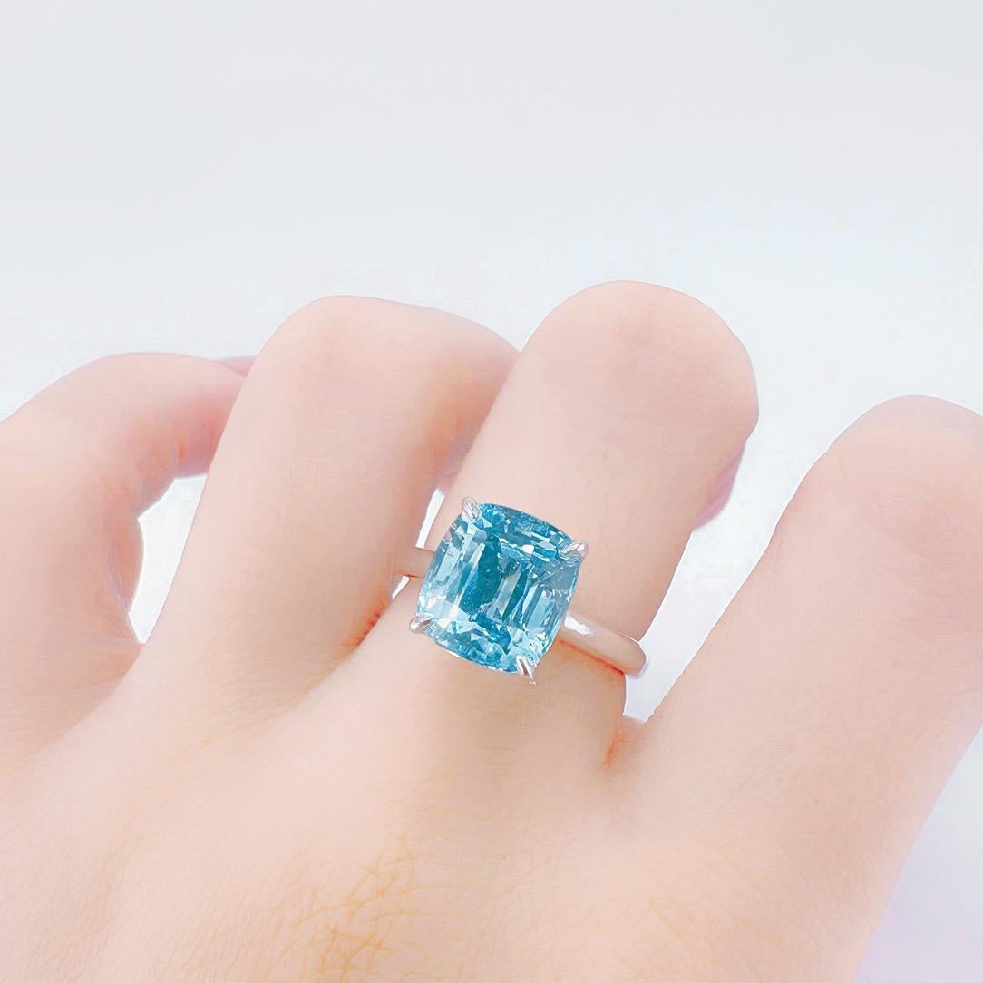 GRC Certified 18K White Gold 4.37 CT Intense Blue Aquamarine Ring In New Condition For Sale In Kowloon, HK