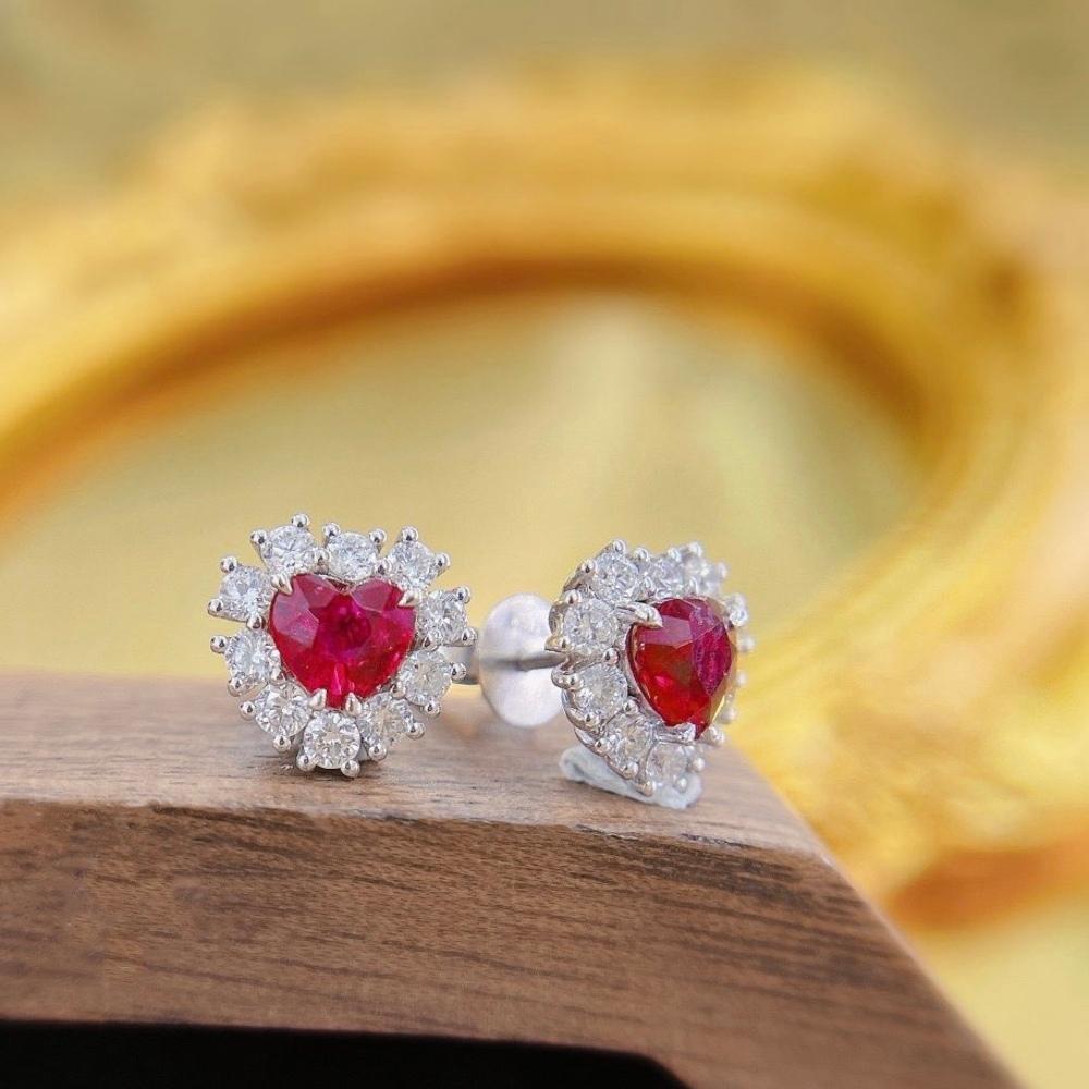 Pendientes de oro blanco de 18 quilates con diamantes y rubí talla corazón certificado GRC Corte de corazón en venta