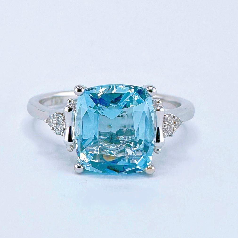 GRC Certified 2.20 CT Intense Blue Aquamarine 18K Gold Ring with Diamonds

1 Aquamarine - 2.20 CT
GRC Certified - Intense Blue ( Santa Marie Blue)

Diamonds - 0.036 CT
18K Gold - 2.59 GM
